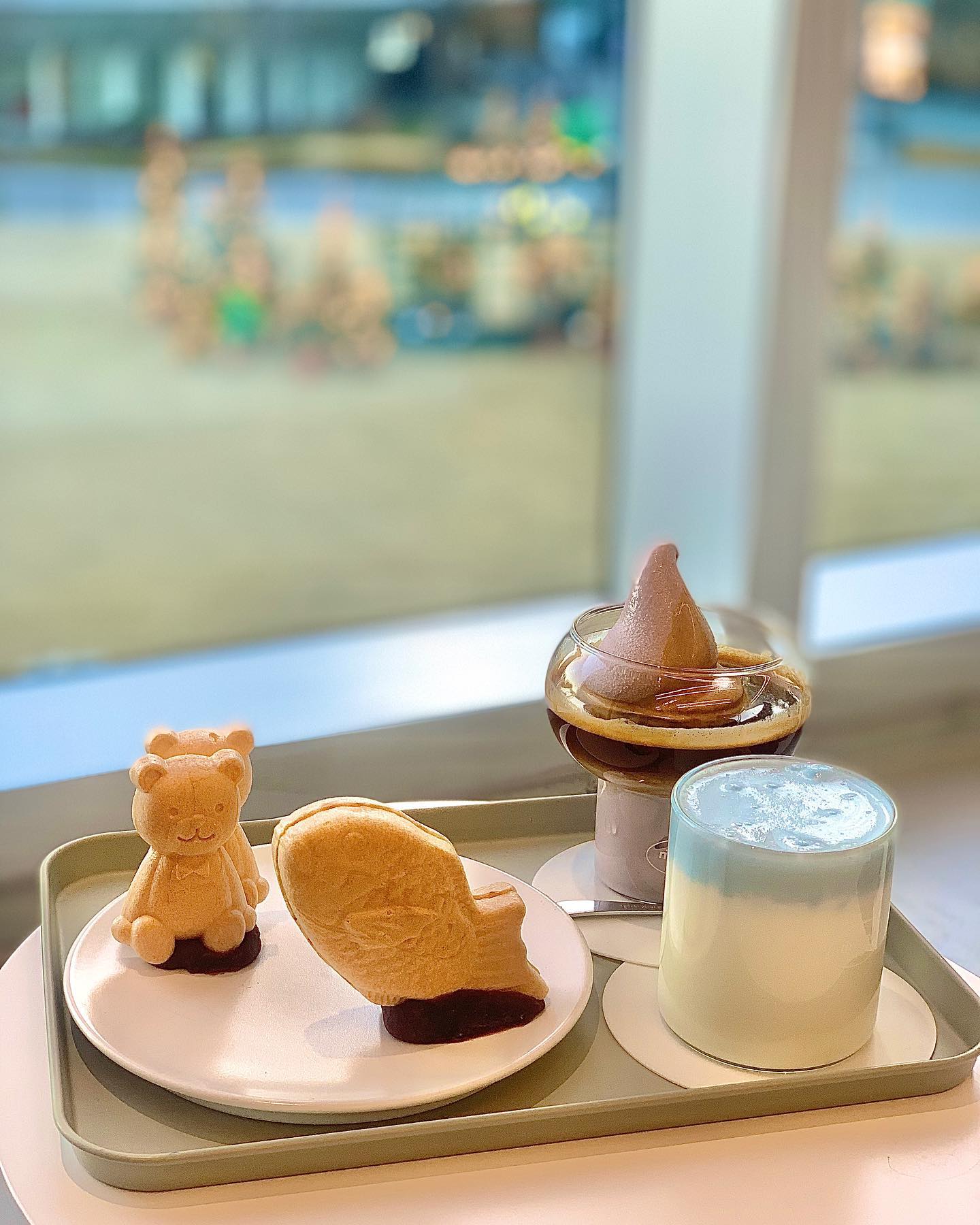 비주얼도 좋고 맛있는 #묘사 

양이 좀 아쉬웠지만 맛도 있고 귀여운 디저트들이 많아서 또 가고 싶은 곳이다🧸ღ

역시 믿고가는 효 카페💙

#뽕따라떼 
#쑥아포카토 
#곰돌이모나카 
#붕어모나카