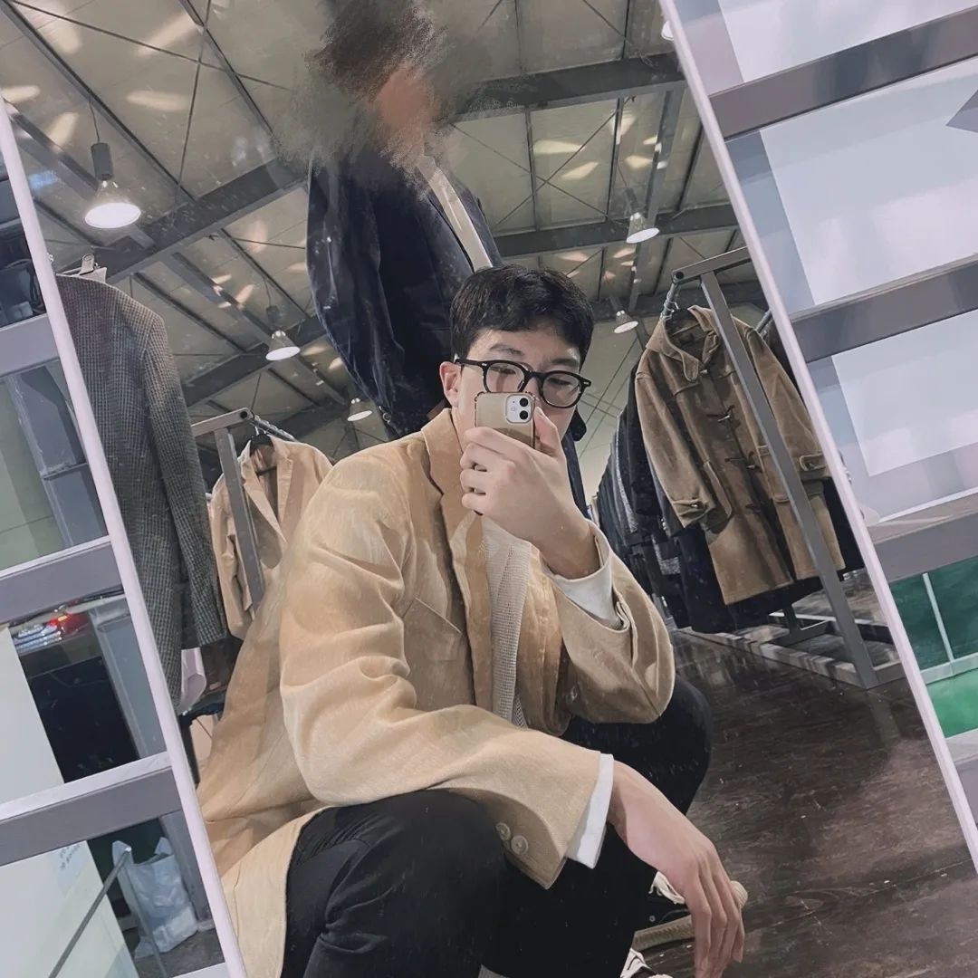 아이폰 짱이네🍎
.
.
.
#menfashion #menslook #menstyle #menswears #menswear #menswearstyle #남자스타일 #남자옷 #남자코디 #남자코디룩 #남자패션 #남친룩 #데일리룩 #데일리룩코디 #데일리코디 #데일리패션 #스타일링 #스타일코디 #스트릿패션 #아웃핏 #아웃핏츠 #오오티디 #ootd #style #패션 #패션그램 #패션룩 #패션스타그램