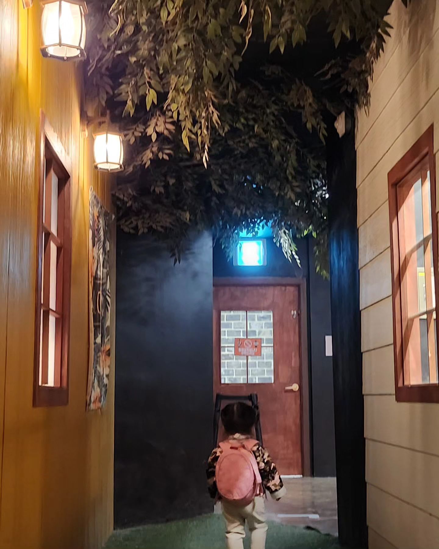 부산 동물원 캐니언파크를 다녀왔어요

귀여운 소동물 먹이주기에 푹빠진 별이😘

작고 귀여운 동물들사이에서 귀여운 별이

관람다하고 방방이? 있는데 
한시간을 뛰어놀어도 더놀겠다고 집안가엤다고 울고불고 😅

다음에 또오자고 20분은 달래서 나온거같아요

#부산#부산동물원#동물원#부산아기#아기랑#부산갈만한곳#부산데이트#캐니언파크#동물#소동물#기니피그#토끼