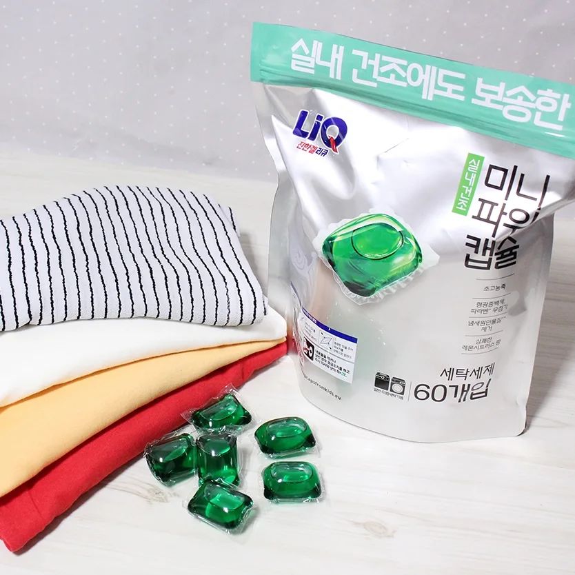 AK LOVER 제품지원

소량세탁에도 세제 낭비없이 간편하게 쓰고
실내건조에도 보송하고 상쾌한 마무리감이 맘에드는
리큐 진한겔 미니파워 캡슐 실내건조

캡슐세제사용법은 세제 투입구가 아닌 세탁기 속에
캡슐세제 먼저 넣고 그 위에 빨랫감 넣어주기

기존 리큐 베이직 세제 대비 계면활성제 함량 약 7배
초고농축으로 강력한 세척력과 산뜻한 레몬 시트러스향

간편한 사용법과 만족스러운 세척력 아주 칭찬해👏
자취필수템, 센스있는 집들이선물로도 GOOD

⚠️ 주의사항 ⚠️
캡슐을 젖은 손으로 만지면❌️
캡슐을 변형하거나 자르면❌️
사용 후 캡슐 보호를 위해 지퍼백 밀봉⭕️
절대 삼키면❌️
내용물이 눈에 들어가지 않도록 주의❗️
.
.
.
#리큐진한겔미니파워캡슐실내건조 #캡슐세탁세제 #캡슐세제추천 #캡슐세제사용법 #초고농축 #세척력 #자취선물 #자취용품 #자취필수템 #집들이선물 #신혼부부선물 #캡슐세제 #흰옷빨래 #흰옷세탁 #누런옷세탁 #세탁세제추천 #AKLOVER