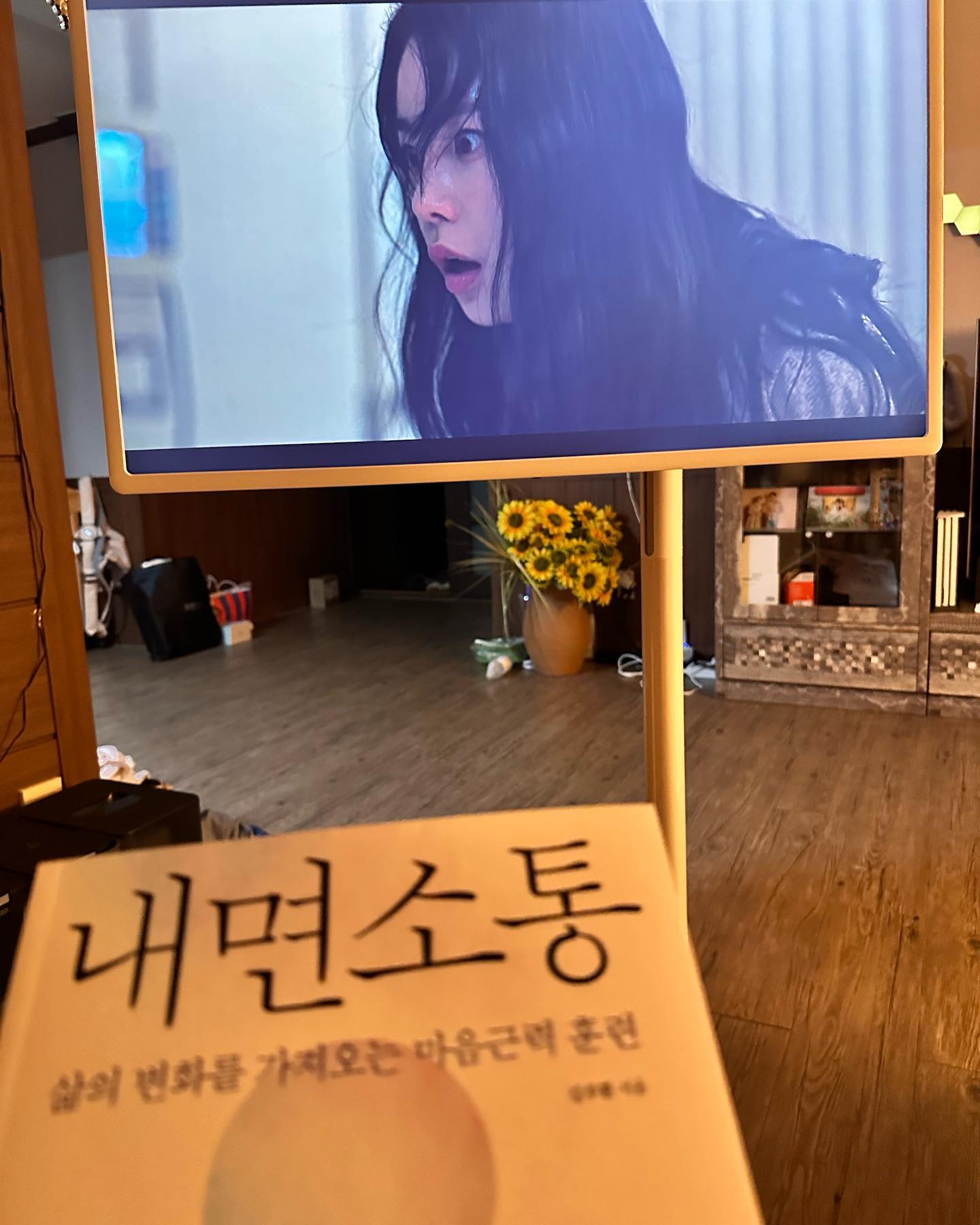 더글로리 시즌2 🥹
 
 
 
#오랜만에넷플릭스 #박연진무서워 #조금만보고 #내면소통 #읽어야지📖