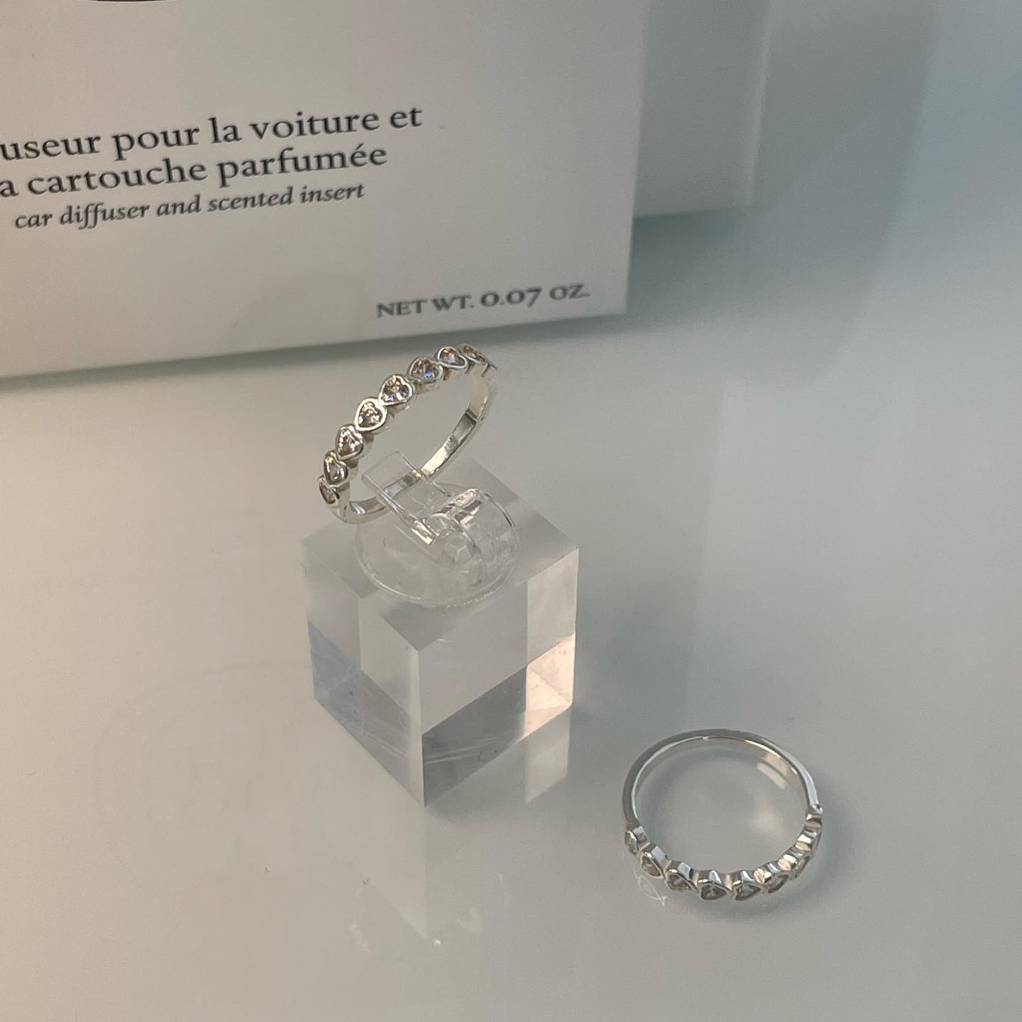 봄에 딱 어울리는 Lovey Ring 업데이트 되었습니다✨🤍
아기자기한 하트 큐빅이 세팅 되어있어 사랑스러운 무드를 연출 하실 수 있습니다🤍

우정링으로도 완전 추천드려용
스마트스토어, 지그재그에서 구매 가능합니다✨🤍