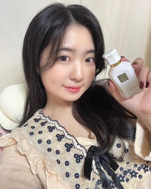 로운이네 on Instagram: "#광고 첫사랑 재질 .. 몽글+포근한 ,,🧴💗🫧 향수에 빠져들 게 만든 #셀마르 향수는 부드럽고 사랑스러운 느낌이 조와요오 .. 거기에 더해진 따스함🥄 🏷 h
