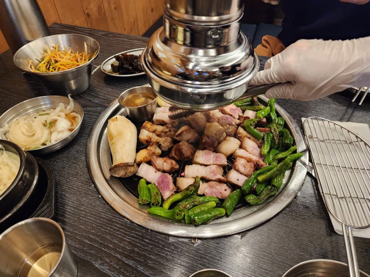 염창역 맛집 '강모집' 제주 삼겹살과 목살 꽈리고추까지 맛있게 구워주는 줄 서서 먹는 목동 고기집
