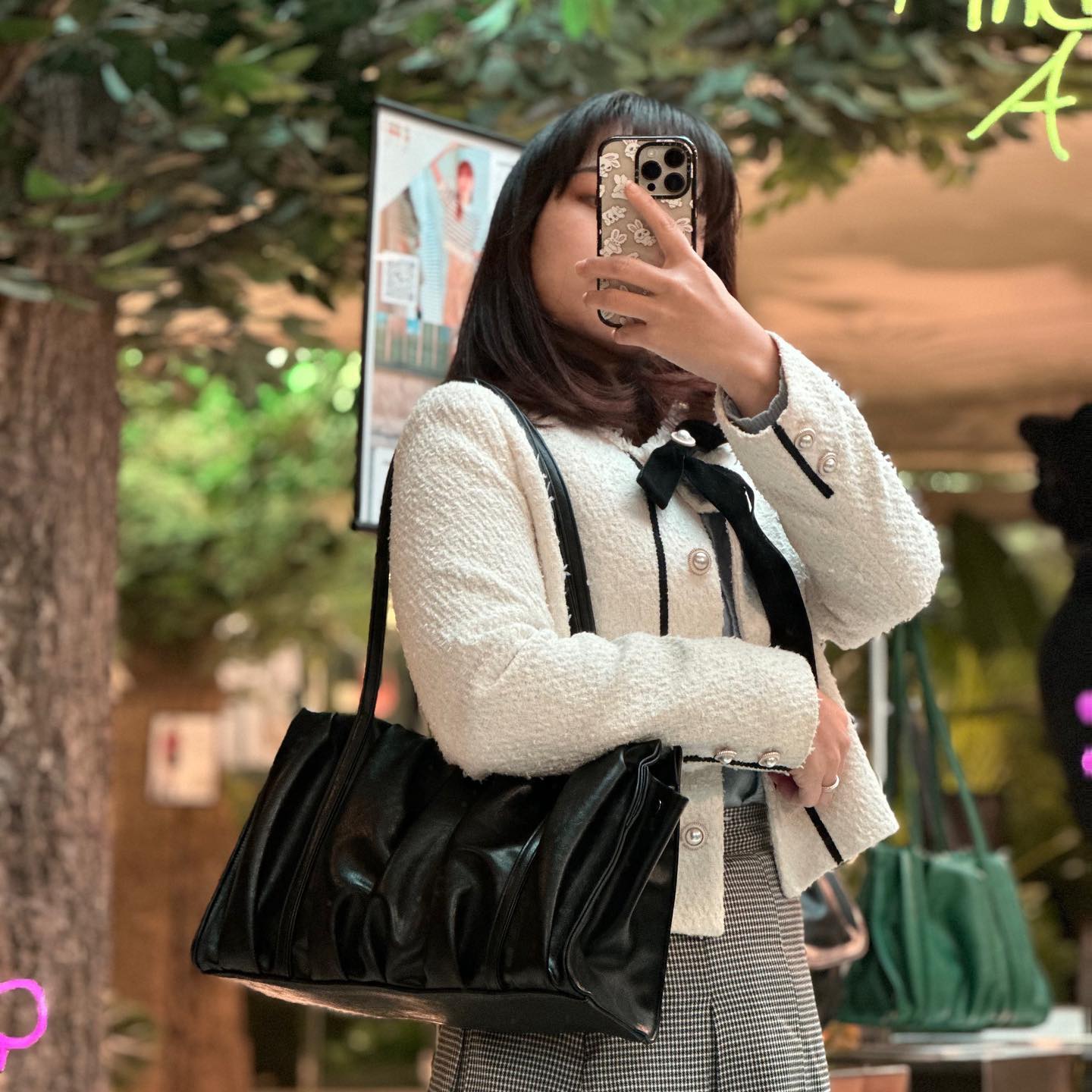 이상한 나라의 앨리스가 된 기분으로 즐겼던 앨리스마샤 팝업전시회🌸
alicemartha.official 

토끼를 따라 가니깐 진짜 다른 세계가 쨘 진짜 잘 꾸며 놨드라구용

평소 눈 여겨 봤던 가방들 들어보고 이벤트도 참여하고 왔습니당💕

특히 전시장 입구에는 응모권을 작성해서 넣으면 원하는 가방까지 겟할 수 있는 이벤트가 있으니 놓치지 마세요

현장 판매는 안되는 점 참고 !!

✔️앨리스마샤 Be the Be 팝업전시회 
✔️ DDP 지하 1층 비더비 쇼룸 
✔️ 3월 2일 - 4월 16일
✔️ 10시부터 21시까지 (월 휴무)

#협찬 #앨리스마샤 #alicemartha #DDP #seoulfashionweek