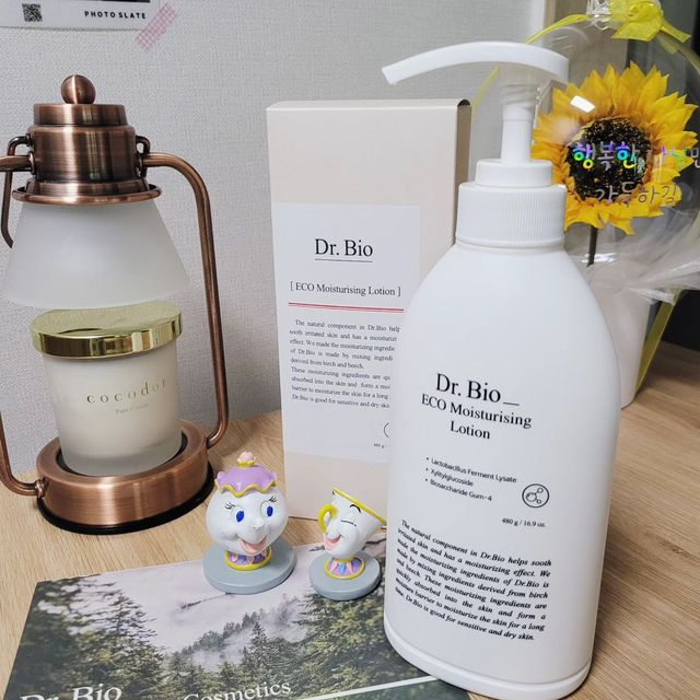 🤵💍👰‍♀️ & ✍️ on Instagram: "#닥터바이오#협찬#솔직후기
@dr.bio_official 닥터바이오로션💧

일교차가 크고 건조한 요즘 날씨,,
몸에 바디로션을 발라도 계속 간지러워 긁게 되고
게다가 저보다 제 남편은 피부가 더 건조하고
예민한데 끈적이는 느낌을 싫어하여
로션을 안바르거든요...ㅠㅠ
그런데 요 닥터 바이오 에코 모이스춰라이징 로션을 바르니
보습력이 매우 좋아 오랜 시간 뽀송뽀송하고
끈적임이 하나도 없어서 고민 해결!!
저와 남편에게 찰떡인 제품이에요👍
닥터바이오와 함께 촉촉하고 뽀송한 피부 유지해야겠어요🥰

📌이 포스팅은 '닥터바이오'로 부터
제품을 제공받아 체험 후 솔직하게 작성된 리뷰입니다. 

#올리브영#올리브영로션#올리브영바디로션#유기농로션#보습로션#천연로션#바디로션#로션추천#페이스앤바디로션#임산부로션#베이비로션#온가족로션#대용량로션#가족보습제#아기로션#아토피로션#임산부선물#선물추천#유아로션#피부과로션#바디로션추천#로션"