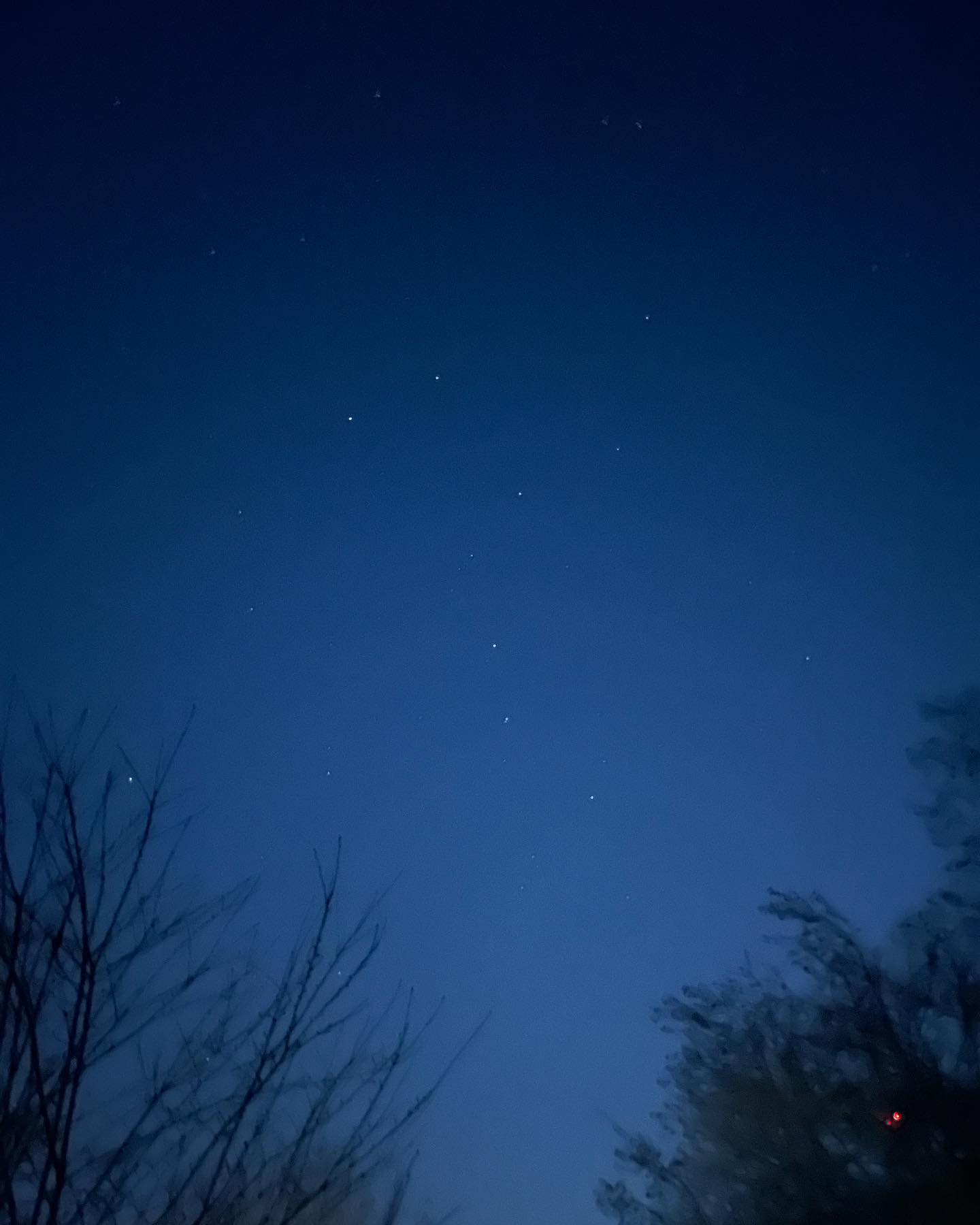 캠핑장에서 별 보는 밤 ✨
북두칠성 🌌