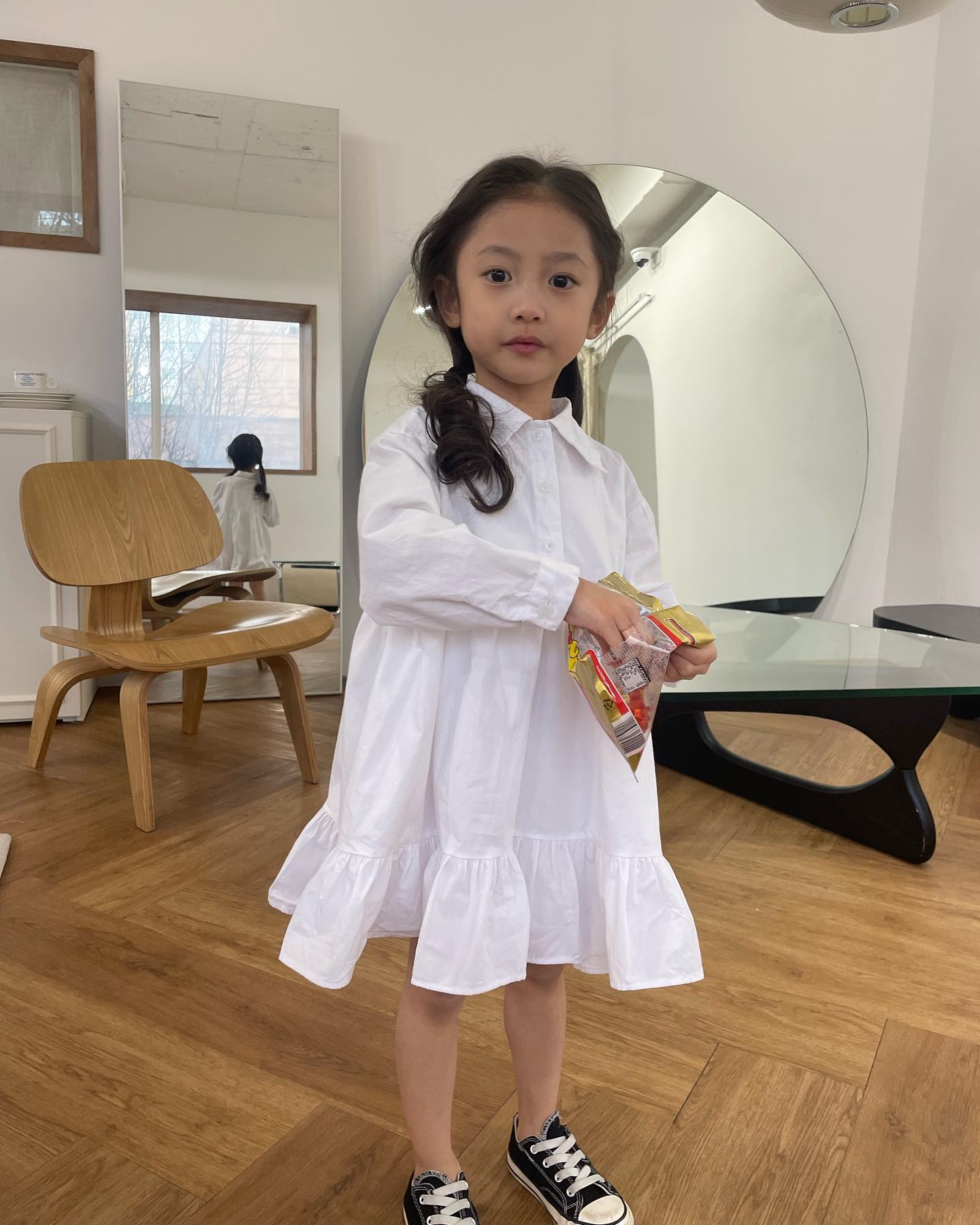 아린이를 세상에서 제일 행복하게 만들어주는 하리보 곰돌이들🧸🍬

다큰거 같다가도, 
젤리하나에도 너무나 행복해하는걸 보면 
아직 아기아기한거 같아서 안심된다구요ㅋㅋ😚

이렇게 작은 천사와
함께하는 매순간이 너무 소중해서
천천히 자라줬으면 싶은데
너무 훌쩍 커버린거같아 섭섭했다가
아기처럼 귀여운 모습에 반하길 반복하는 요즘🥹💓

내뱃속에서 꿈틀거리던 울애기💓
평생 아기로 남아줄수 없겠닝〰️🙏🏻💓