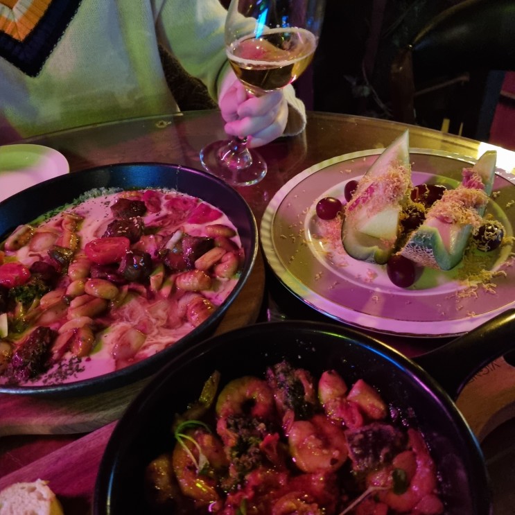 [서울역 술집/빈공간 와인바/ 만리단길] 와인바 빈공간 ! 술, 안주 가성비 맛집, 분위기 맛집!