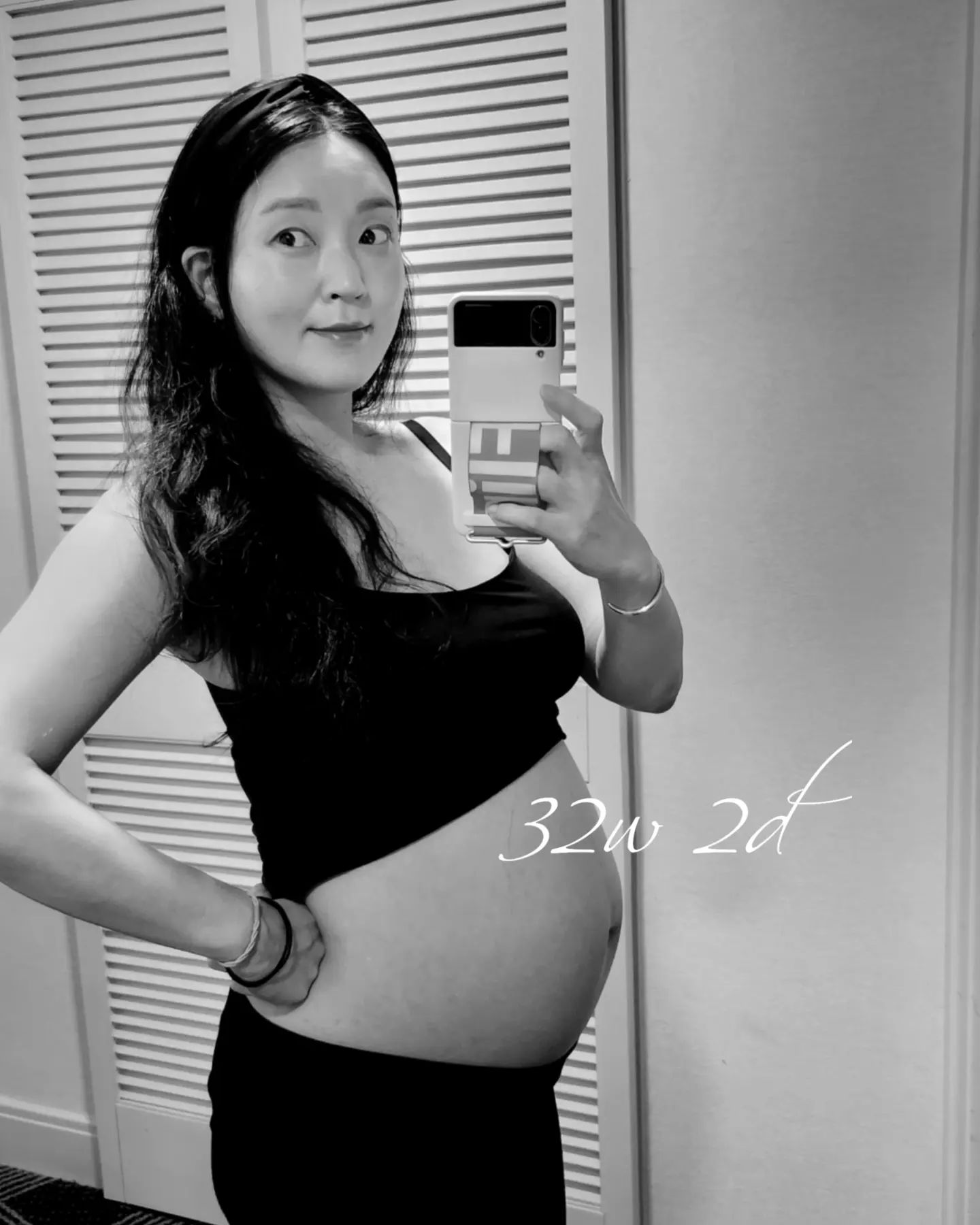#32w2d👶 #셀프d라인기록 

게시하기 부끄러워서 고민한 사진 ㅋㅋ
지금은 조금 더 커졌다능거 ㅋㅋ
돌아서면 배고픈건 아가토끼가 잘 크고
있는 이유겠쥬? ㅎㅎ
한달 뒤에 잘 만나쟝🐰

#만삭임산부 #토끼띠아가🐰