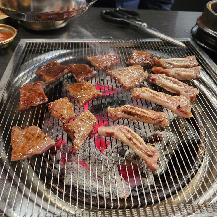 [충주 호암동] 소소한 숯불갈비 (생갈비, 양념갈비, LA갈비, 우대 갈비)
