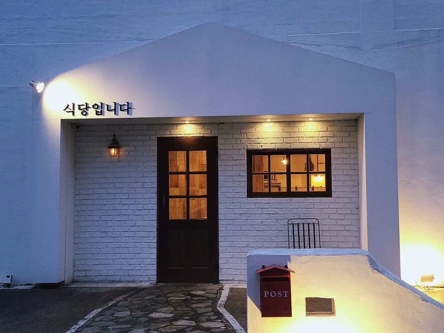 분위기 무슨일?? 🫢
괜히 핫플이 아니구나
마산 퓨전맛집은 바로 여기

식당입니다
⏰️11:30 - 22:30
라스트오더 21:00
☎️ 055-255-2579
경남 창원시 마산회원구 양덕북 17길 31
⭕️ 밀레온주차장 1시간 가능

신메뉴 따꼬플레터
고기와 토핑 다양한 소스까지
내가 원하는대로 만들어 먹는 타코
멕시코 향이 온몸에 퍼진다 퍼져

#창원맛집 #마산합성동맛집 #합성동맛집 #창원밥집 #마산핫플 #창원 #마산맛집 #마산합성동밥집 #창원밥집 #창원맛집추천 #마산양덕동맛집 #마산타코 #창원타코 #마산맛집추천 #창원스테이크 #마산스테이크 #합성동핫플 #창원핫플레이스 #창원 #식당입니다