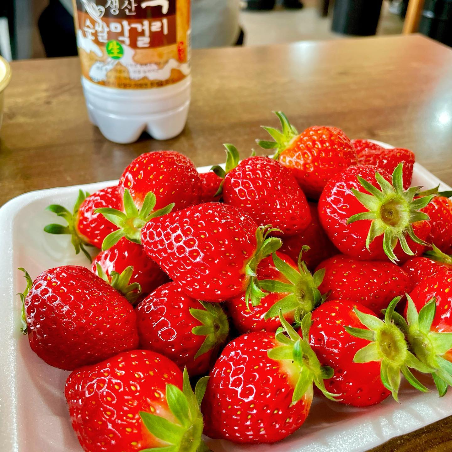 청주 딸기체험 가능한
가덕 강반장딸기밭.

딸기도 먹고 맛있는 김치 부침개에 
가덕막거리 한잔 하기 좋은
문의 딸기밭.

셀프 김치부침개 무료 제공.
아기의자 👌
전용주차장 👌
포장 👌

📍충북 청주시 상당구 가덕면 상대리 377

📍09:00 ~ 18:00

📍010-5467-5198

딸기체험 인당 만원  500g한팩.
체험내 먹는 딸기는 공짜!

이번주말 딸기먹으러

🚙🚗

#청주딸기밭
#청주딸기체험
#청주딸기따기
#문의딸기밭
#가덕딸기밭
#문의딸기체험
#가덕딸기체험
#청주어디가
#청주딸기
#청주아이와가볼만한곳 
#청주데이트
#딸기밭
#청주여기어때 
#청주가볼만한곳 
#청주여행