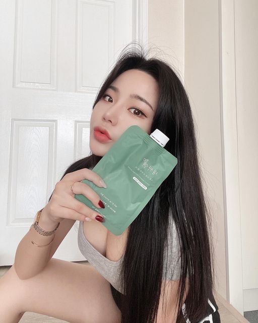 💋 on Instagram: "#광고 물 넣고 흔들면 끝! 건강하고 맛있는 한 끼 :) 밥시간 애매할 때 이거 먹어주면 딱 좋아요~ 단백질두 15g이나 들어있음! 굶지말구 꼭 끼니 챙기기🤍 와디즈에서 '새싹보