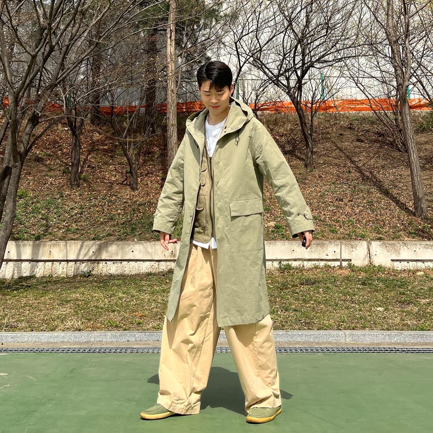 #봄코트 #아메카지 

🗒️버킷리스트: 봄 끝나기 전에 봄 아우터 다 입어보기 (1/50)

🧥- uniform_bridge 
👔- playmonster_kr 
🎽- monoflow_official 
👖- justsaturday_official 
👞- clarksoriginals 

#봄코트추천 #트렌치코트코디 #벌룬팬츠 #벌룬팬츠코디 #트렌치코트추천 #아메카지코디 #아메카지패션 #유니폼브릿지 #클락스 #모노플로우 #봄패션코디