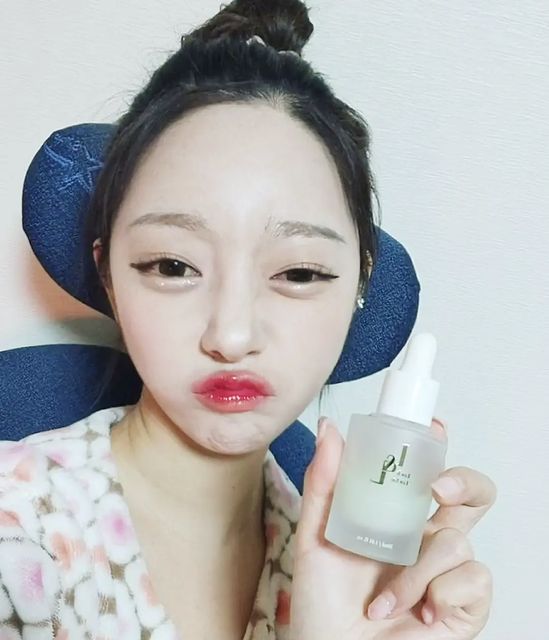 @v012v_ on Instagram: "#광고 · "락앤라쿠 트리플 블랑쉬 앰플은 3층 구조로 되어 있는 획기적인 기술력으로, 미백 고농축 활성 성분을 피부에 선사 시킵니다" www.locknlocku.com Q. 제품 특징 및 소구