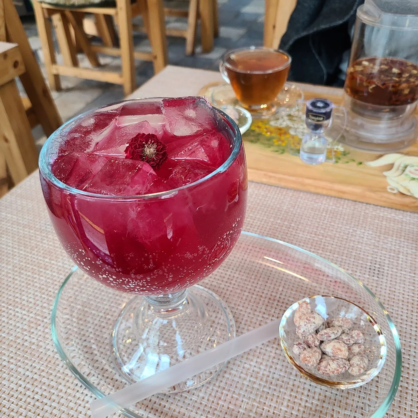 오랜만에 고향에 오면 이런 기분일까🥰
시장투어하고 주변에서 추천한 티하우스 방문
블렌딩차가 많아 선택하기 어려워 😅⚘️🍹

#파아람#파아람치하우스 #이수역#방배카페#이수카페#이수꽃차#동안코디얼#혈에좋은차#블렌딩차한잔