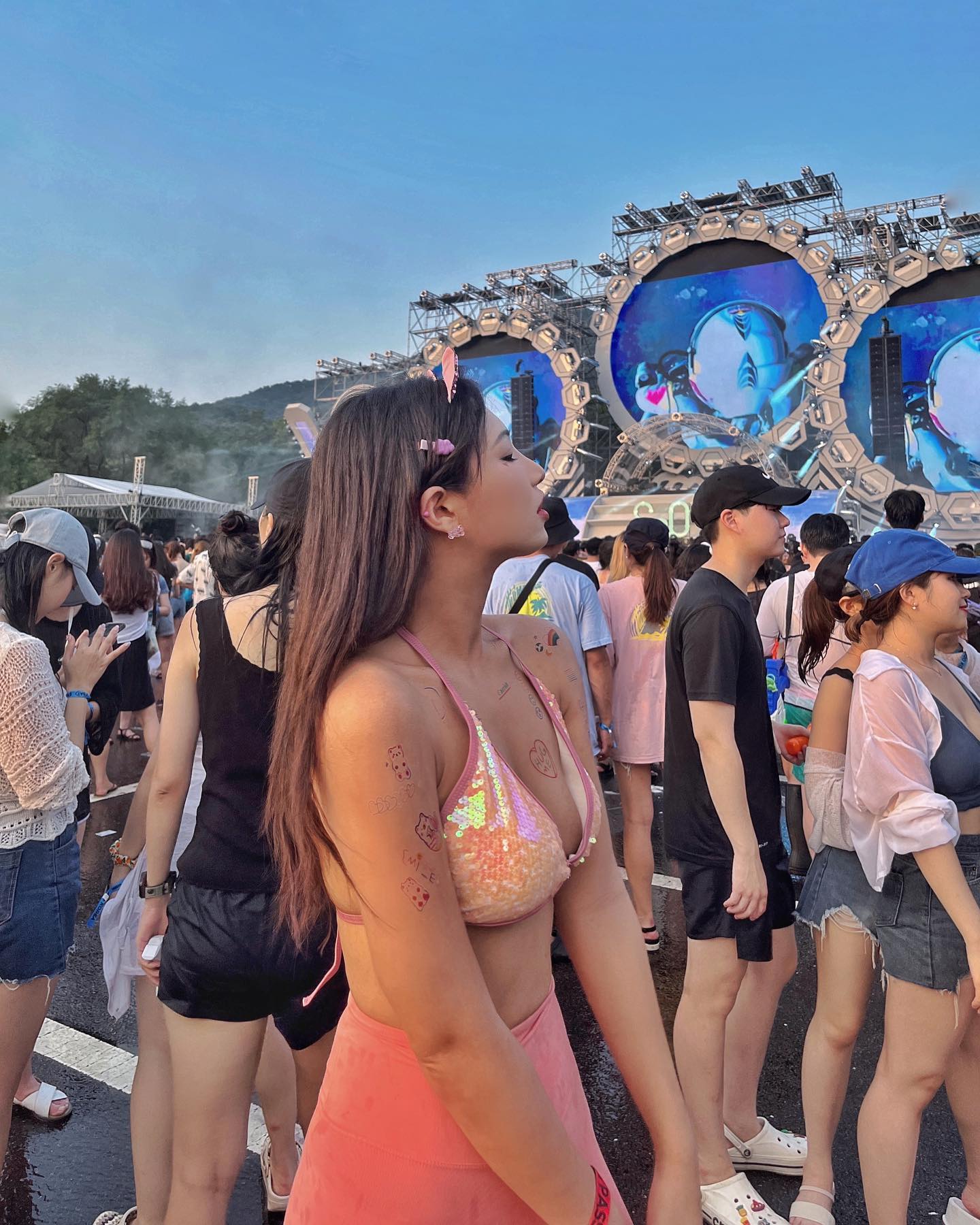 .
올 여름☀️ 물이 쏟아지는 최대 축제가 다가온다💕

태국의 최대 워터 페스티벌 < 송크란 페스티벌 s2okorea >이 작년에 이어 2023년에도 서울랜드에서 개최됩니다!💦
지금 위메프/인터파크에서 프리세일 예매중! 지금 사는게 제일 싸요🤫 저는 이틀 다 갑니당💕 
저랑 같이 가실분?🙋🏻‍♀️

쏟아지는 100만리터 물을 맞으며 EDM 음악으로 무더위를 날려보세요!

💧 송크란 뮤직 페스티벌 2023
📍 서울랜드
🗓️ 7월 8일-9일

#서울핫플레이스 #서울핫플 #송크란 #송크란뮤직페스티벌 #s2o #s2okorea #서울페스티벌 #페스티벌 #워터페스티벌 #여름가볼만한곳 #서울랜드 #서울랜드페스티벌