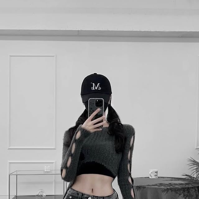 $s on Instagram: "#협찬광고 #무료제공 

[🌙✨💫 ; AVANDRESS]

@avandress_ 의 Side-line Wide Pants(Black, S size)에욤🐈‍⬛

팬츠 사이드 워싱 디테일 넘 예쁘됴🖤 특히 뒷부분에 초승달 자수가 엄청 예뻐서 “처음으로” 뒤태샷도 샥-올려봤는데, 어떤가욤?🥺((4번째 사진이 제 최애에욤 히히))

✔️ 유니크한 사이드 워싱✨
✔️ 기장감 있는 와이드 팬츠
✔️ 초승달 자수 디테일💫

#어반 #어반드레스 #avan #avandress #유니크룩"