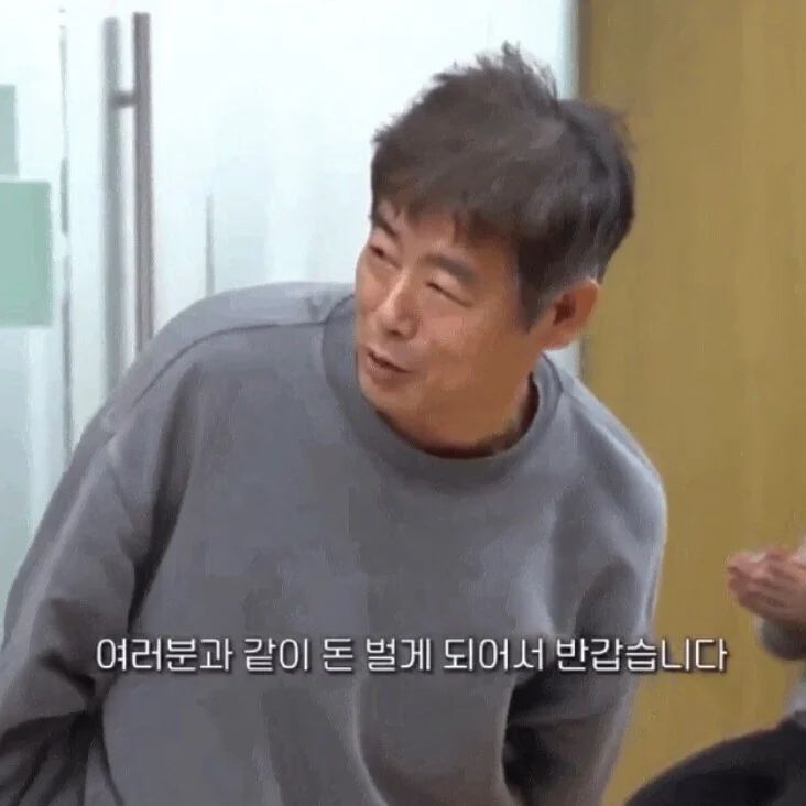 어제 직장어린이집 면접을 봤었다. 
일찍 결과 알려주신다 해서
다음주이려나 했는데 아침 9시도 되기전에
합격했다고 연락! 개원하는 곳이라 가서 고생하겠지만 우선 대기업?이니 기대중..
6월 개원이래서 5월부터 출근하겠거니 했는데
4월부터 종종 출근 예정.

첫 월급날만 기다립니다...
일하면서 영어 공부 놓지않고 꼭 하기!

오늘은 첫 직장 소중한 동료쌤의 결혼식♡
성인되고 처음가는 결혼식이라 신기했다.
잘 살아야 해 ㅠㅠ
출근하기 전에 많이 만나요!