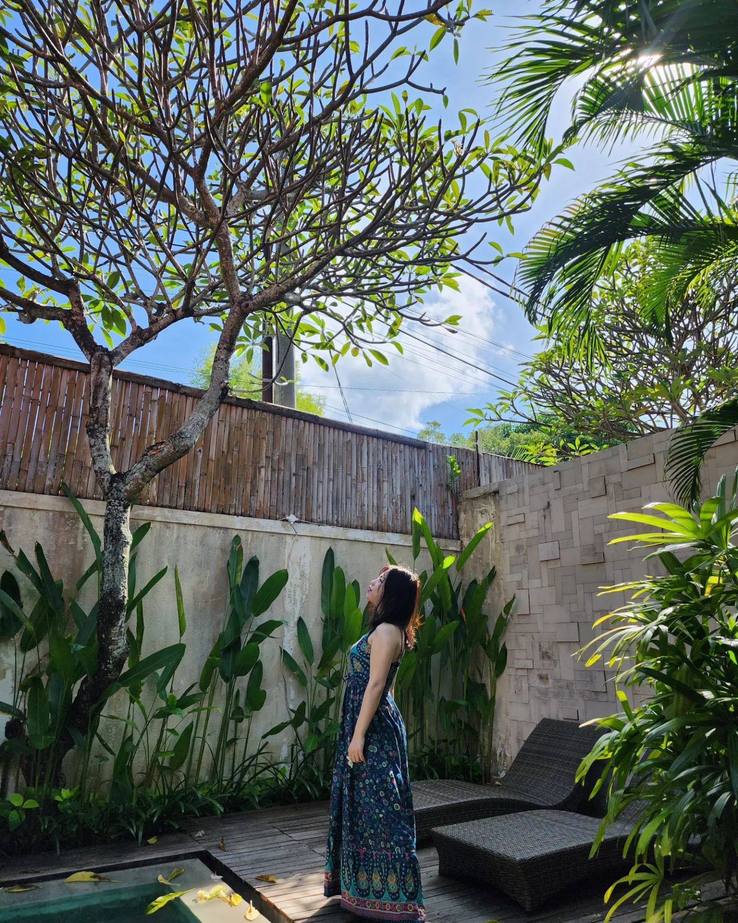 #canggu #Bali
우기가 끝나서 세상 극단적인 날씨

새로산 옷이 자랑하고싶은건지
찍기전에는 엄청 이쁜데 찍고나면 그냥 그런 풍경
그래도 옷은 아주 잘 산것 같음
문제라면 너무 긴옷은 너무 더움
알고있지 이제 곧 쳐박아두겠찌
