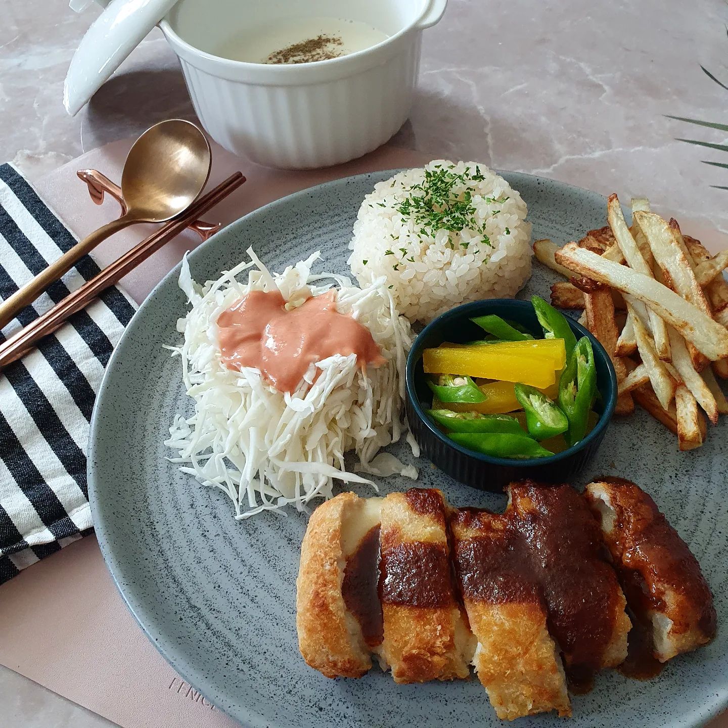 #첫줄

#돈까스
#치즈돈까스
#점심메뉴

theeasychan

#요리하는여자 #요리스타그램
#요리 #다이어트요리 

#cooking
#cook
#cookingram 

#한식 #koreanfood 
#혼밥 #일상요리 #일상스타그램 #일상 
#daily #today #todayfood 

#먹스타그램 #먹부림 #먹방 
#요리하는여자 #요리사
#자취요리 #한끼 #한끼식사
