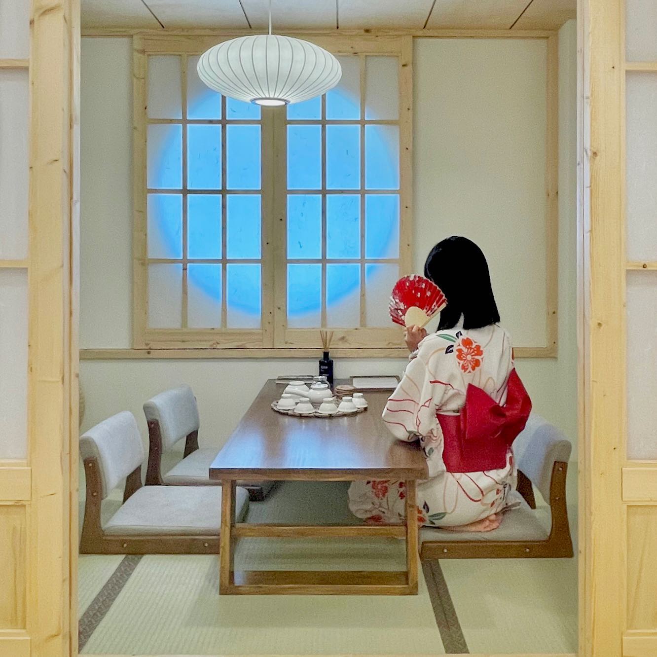 서울 마포구 연남동 오사카 🇯🇵나고리🇯🇵 
여행 추천드려요~! 

지하철타고 🚅 10만원대에 
일본 다녀온 기분 느낄 수 있어요 🎋🍥

숙박만 가능한 게 아니라,
대실도 가능해서 
평일이나 주말에 다녀오기 너무 좋아요!! 
접근성도 말모 💛

유카타 대여도 가능해요 🌸

자쿠지 이용 ♨️🛀하니 ,
노곤노곤 피로가 풀려요 🌀

가격대도 부담없이 저렴해서 
재방문 의사 💯 있습니다 !! 

루미큐브 보드게임도 있어서 
처음으로 해보았는데...
이거 모야... 개존잼...👾

📍 서울 마포구 성미산로16길 35 나고리

홍대입구역 3번 출구에서 걸어서 10~15분 거리

🔸 유카타 대여 가능 (만원)

🔸 자쿠지 이용 가능

🔸 숙박 or 대실 둘 다 가능 

🔸 10만원대 이용 가능 (대실)

🤍

🤍

#instagram #selfie  #daily #instagood #instadaily #followforfollowback #likeforlikes  #likeforfollow #fashion #fff #follow4like #팔로우 #인친  #좋아요  #맞팔  #소통 #선팔 #좋반 #dm  #ootd #셀카  #f4f #l4l  #데일리 #데일리룩 #좋반테러 #셀스타그램 #옷스타그램 #오운완 #첫줄