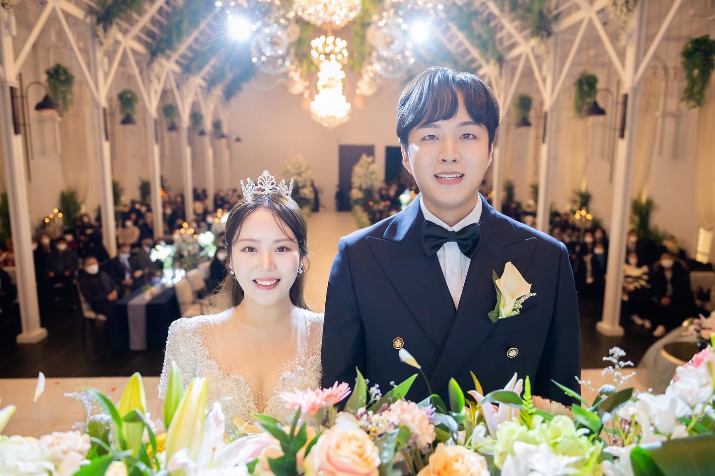 잊을만하면 받는다고 했는데 , 딱 100일 맞춰서 온 본식사진 👸🏻💍🫅🏻
다시 한 번 축하해주신 모든 분들께 감사해욥🙏🏻사랑해욥🤍
⠀
⠀
⠀
⠀
⠀
2022.12.17 💍
앞으로도 행복하게 살자 ❤️
사진은 해리 성재 위주 ✨
⠀
⠀
⠀
⠀
⠀
tomchloephoto 
양가 부모님 앨범들이랑 우리꺼
+ DVD + usb(보정본,원본파일) 까지 완벽 패키지 ❤️ 만족만족