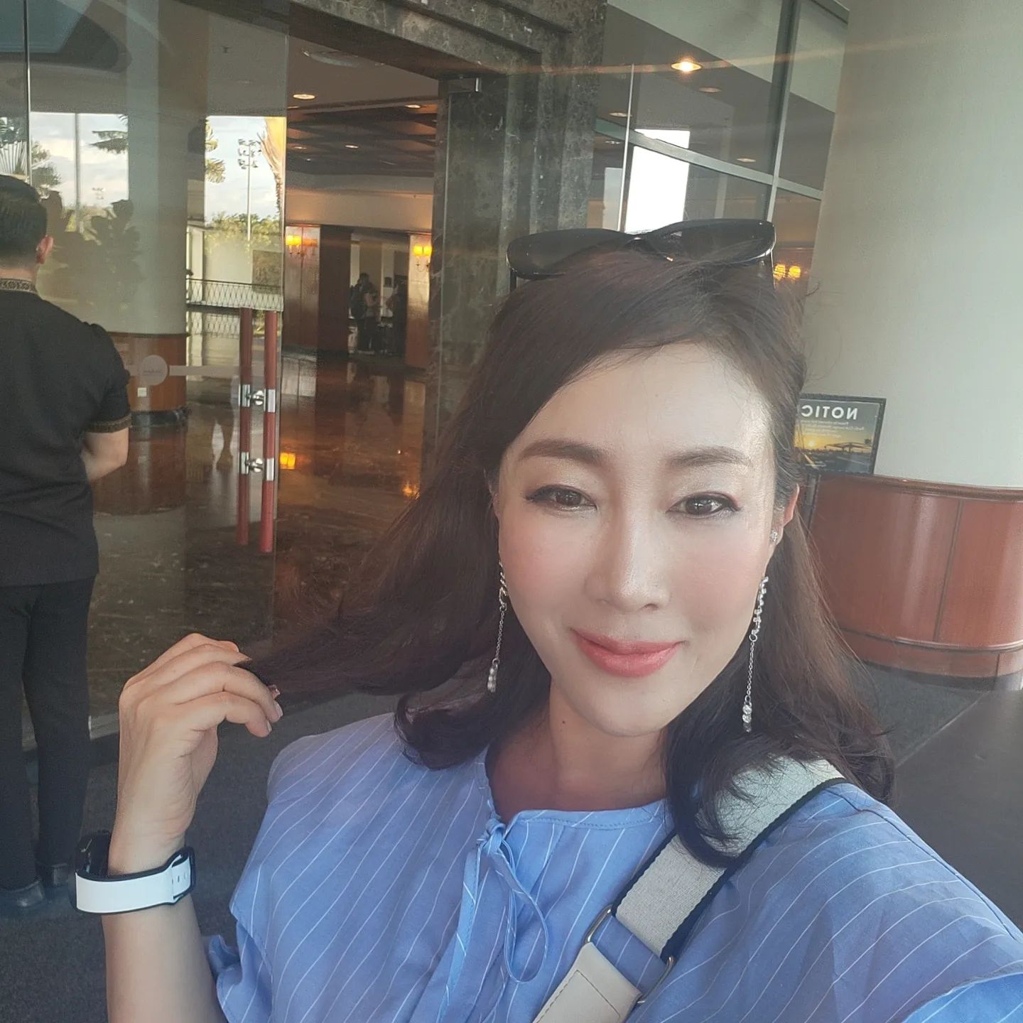#배우#모델#대한민국한복모델선발대회본선 #faran1004 #웰컴씨푸드레스토랑 #탄중아루비치
딸에게 보여주고픈 이곳
사진 연신 찍어데는 모습 이쁘다
구내염에 헤르페스 난 주글꺼 같지만 
너만 좋다면  우리 아파트에도 저런 야외 수영장 있으면 을마나 좋을까 🤔 😂 
난 말레이시아  음식은 안되네
간도 안맞고  나 이곳에서 식당 차리면 대박 낼수 있을듯
멸치 튀긴거 말고 먹을게 없음
멸치 한보따리에 햇빛 하루 종일이면 칼슘 섭취 좀 되었겠지