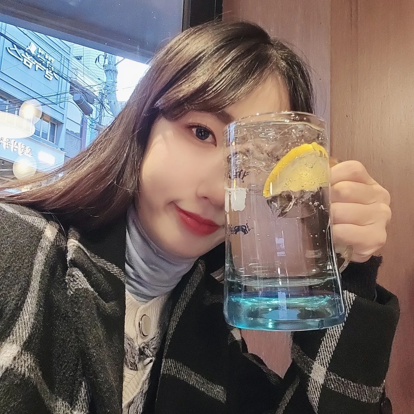 오늘은 그대의 눈동자에
하이볼을 치얼스~~♡

여러분도 치얼스~~♡
중요한건 치킨을 먹으러 간건데
이거 들고 찍은거 밖에 없다는 사실!!

울님들 일요일 잘 보내셨나요??
저는 이렇게 하루를 마무리 했답니다ㅋㅋ
.
.
.
.
.
#일요일저녁 #하이볼 #하이볼한잔 #치얼스 # #선팔은곧맞팔 #맞팔환영 #몬누누 #쌀쌀해 #유토피안 #봄이오나봄