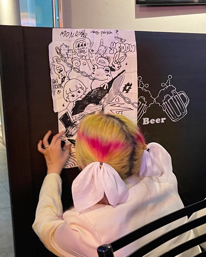 [술자리에서도] 우리는 아티스트다!!
kudongha 
m0n__r
pink_buda
hyunu.94
doye98 
huhu_salon
agijagi_han
ami.jake1
mothfly_studio 
artist._92
art_color.wear 

초대해주어서 감사함당
내 인생에서 제일 재밌고 좋은 술자리