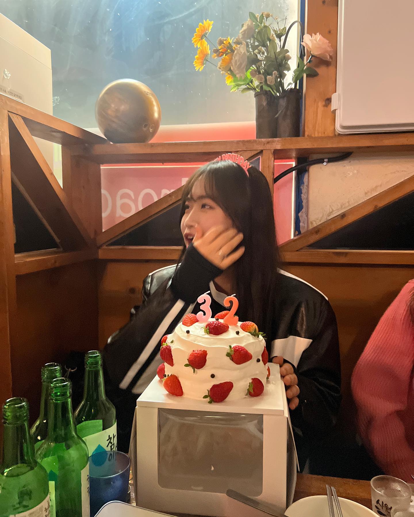 나름 바쁘단 이유로 14일만에 올리는 너무 행보그했던 내 생일..🤍 시간을 내어준 것도 케이크를 준비해준 것도 청주까지 다녀와 선물을 챙겨준 것도 모두 모두 내겐 과분했던 시간,, 얘들아 고미사..💗