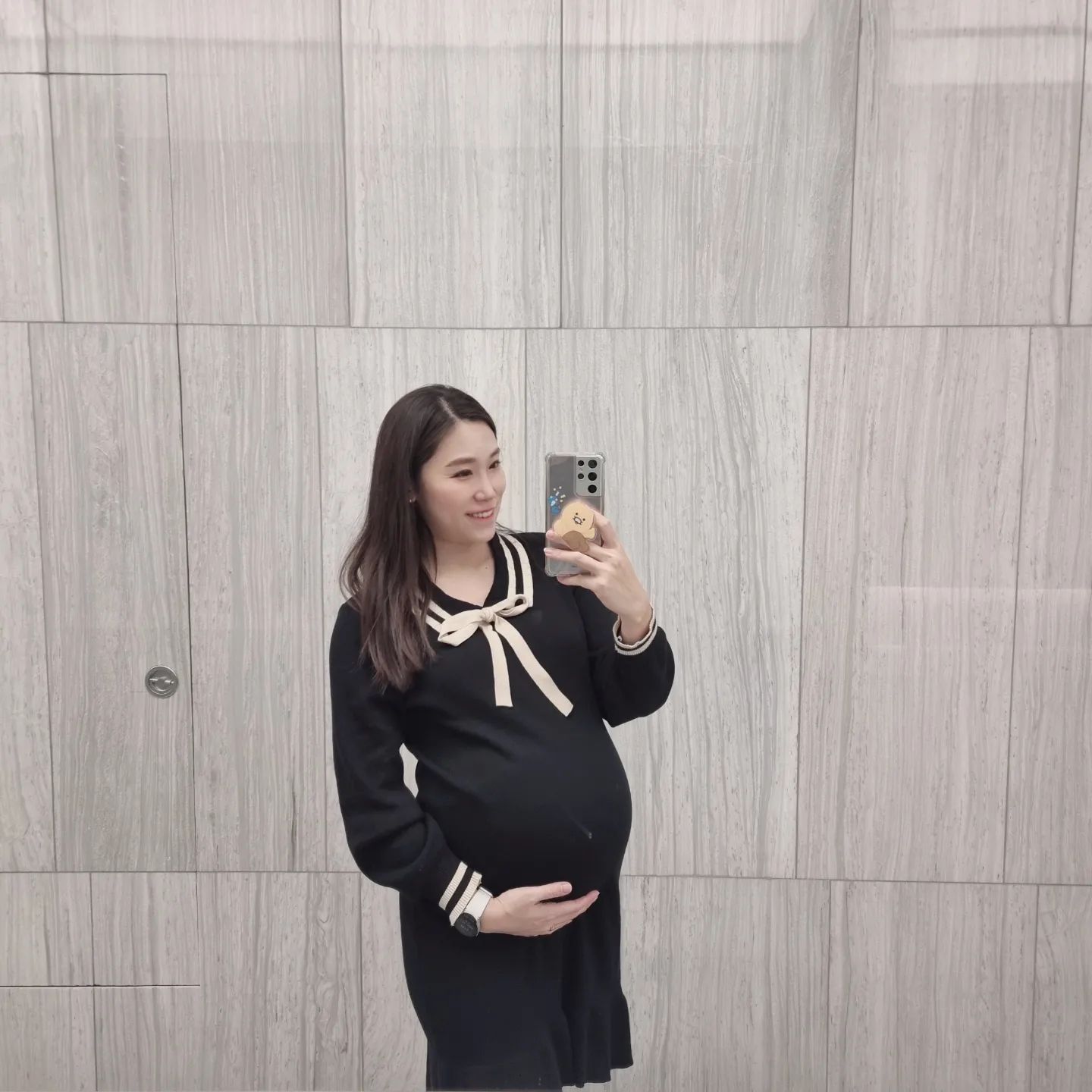 #임산부스타그램
#쁨쁨즈맘_32주0일

컨디션이 오락가락하지만,
하루에 2~30분정도는 꼭 산책하려구 노력중💚 
단태아는 지금 시기에 엄청 걸으라고 한다던데, 조산이 무서운 쌍둥이맘은 의사쌤 허락맡고 천천히 살살 걷어야 합니당🥹

식탐은 많지만, 쫌만 먹어도 배부르고 속안좋은 엄마는 진짜 억지로 열심히 먹는즁🤰 쁨쁨이들 쑥쑥 마니 커서 만나쟝🫶