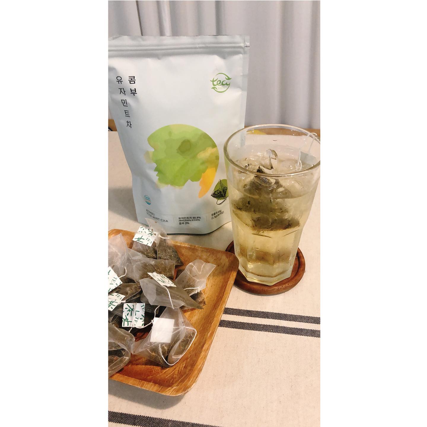 #협찬

점점 다가오는 여름날,,,🥵
커피를 많이 마시면 종종 밤에 잠이 안오는 날이 생겨서 요즘은 티를 즐겨 마시곤 하는데 별다방에서의 나의 최애 음료인 유자민트티 그 음료를 집에서도 즐길수 있다는 티프렌_콤부유자민트차

찬물에도 잘우러나고 뜨거운물에는 걍 넣자마자 우러나버리는 페퍼민트향과 유자향의 조화로 시원하면서도 달콤함 맛이 입안 가득차버리는 티프렌_콤부유자민트차

#티프렌 #유자차 #유자민트차 #아이스아메리카노 #시원한차 #티프렌콤부차 #콤부차