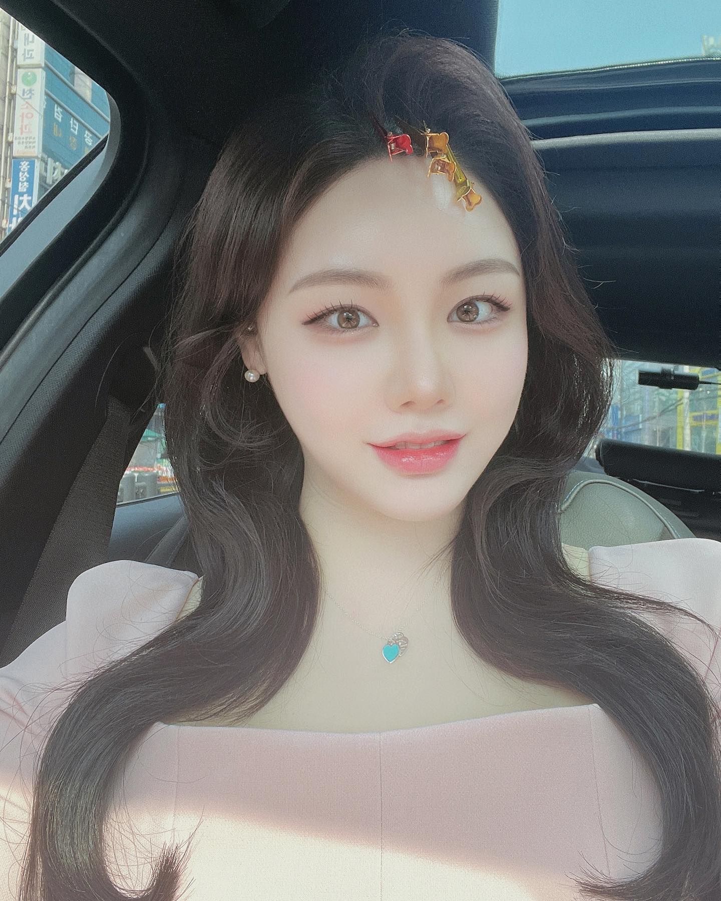 sᴇʟғɪᴇ
앞머리뽕아 힘을내🐻💓
날씨가 넘 좋아서 벚꽃보러 어디루 갈까낭🌸