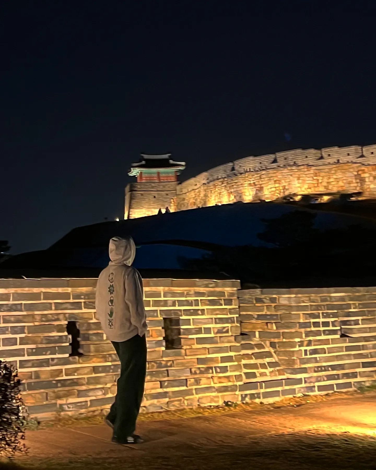오랜만에 올립니다ㅜ 한달정도 쉬다가 돌아왔습니다! 예쁜 사진들 많이 올릴게요~~
그리고 유배 떠나는중 아닙니다!✌️