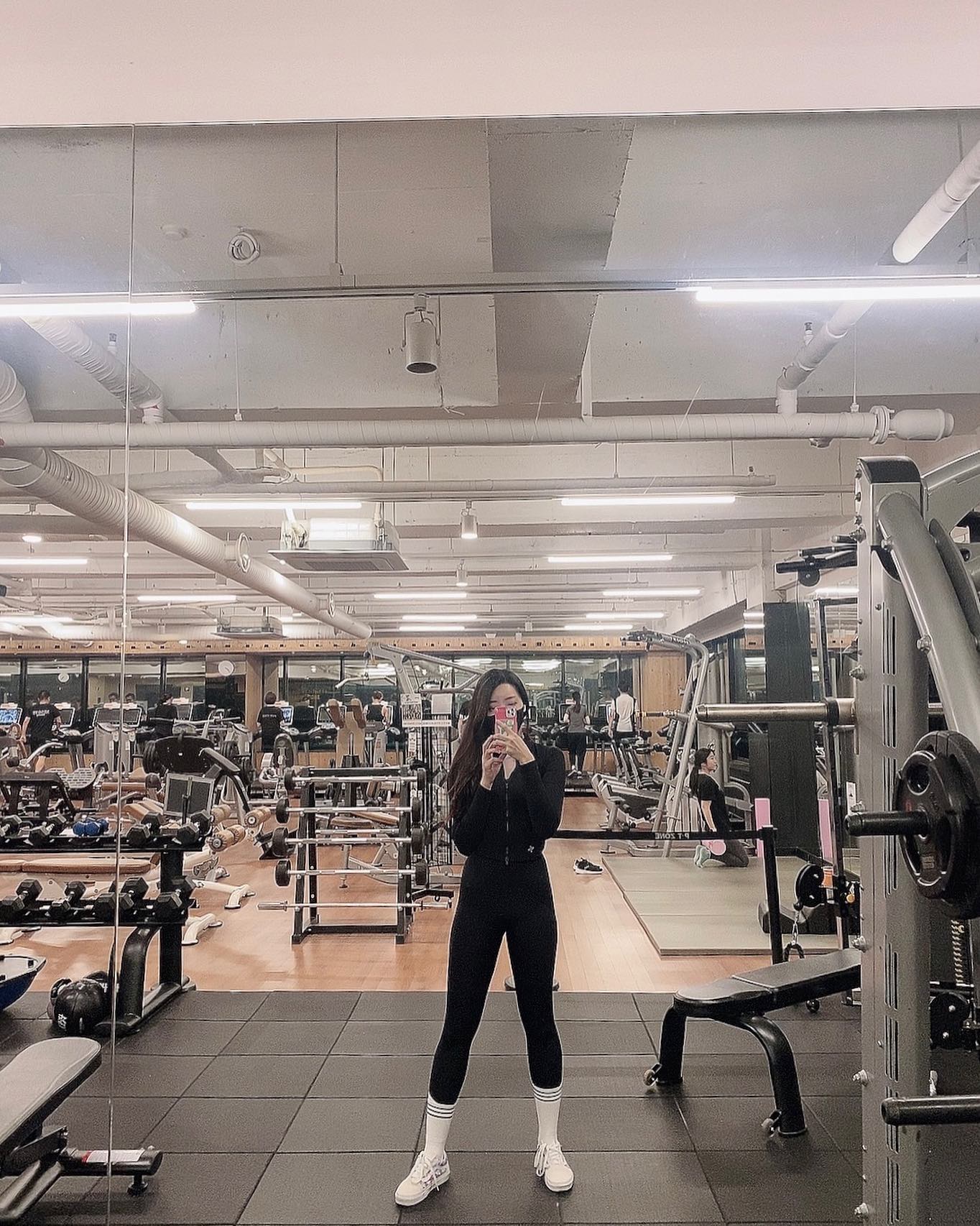 ⠀
⠀
⠀
어제 도미노피자 반판에 생크림와플 먹었더니
⠀
오늘 운동시작후 최대 몸무게 달성👀
⠀
쌤이 찌우라곤 했는데 이렇겐 아니었겠지...ㅋㅋㅋ
⠀
바프 D-62