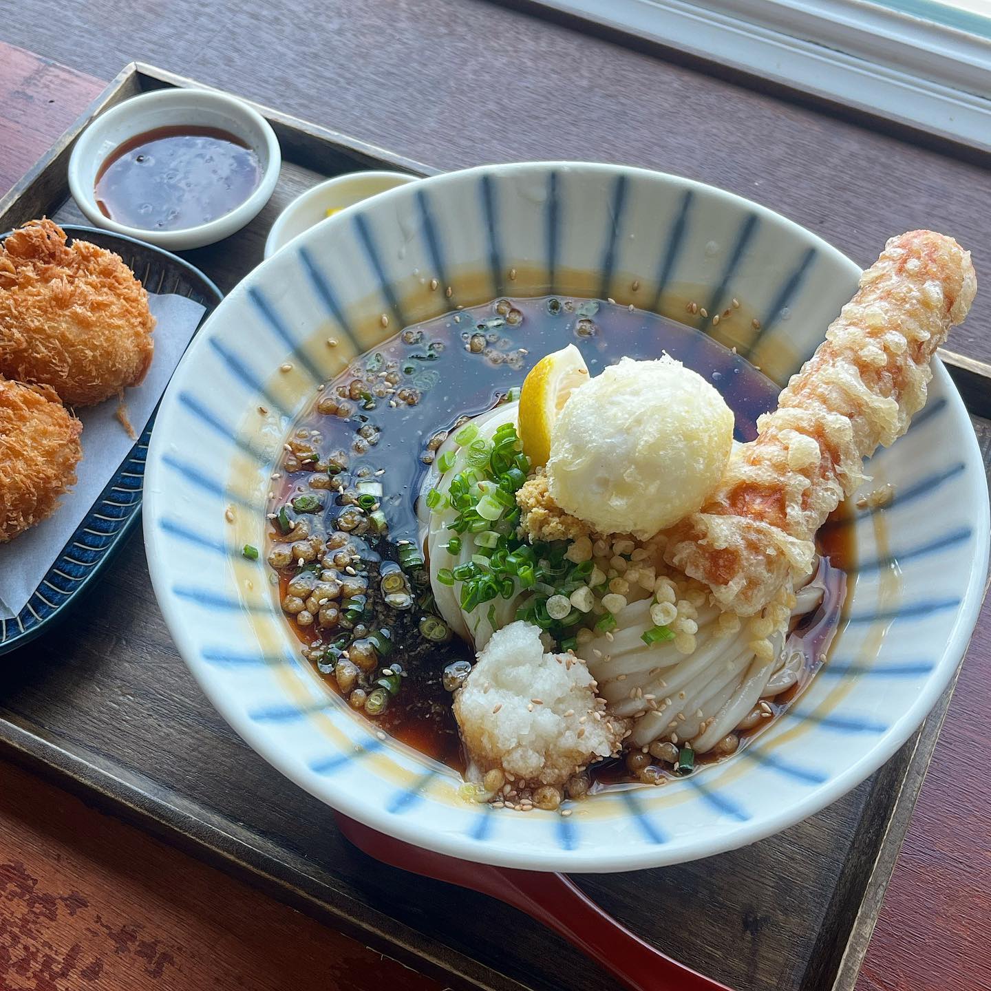 이빨시렵게 맛있는 냉우동
꼭 겨울말고 여름에만 드세요🥶
그래도 맛도리🤍

여긴 진짜 카페였다면
창밖 바다뷰 보면서
하루종일 있을 수 있음..