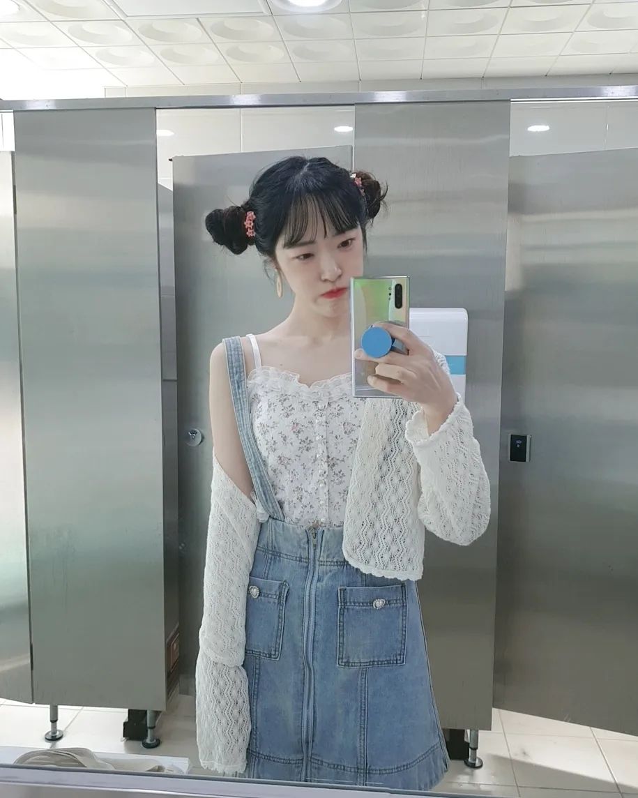 저도 제가 뿌까머리를 할줄 몰랐... 애엄마가 미친거 아니냐구요?? 인정ㅋㅋㅋㅋㅋㅋㅋㅋㅋ
사실 예전부터 해보고 싶었는데 이 나이에, 애엄마가 돼서 해볼줄이야ㅋㅋㅋㅋㅋ
요즘 바빠져서 촬영을 거의 못하다보니 촬영때 도전하게 되네요ㅋㅋ
네 주절주절 변명중임다ㅋㅋ 
ㆍ
ㆍ
#뿌까머리 #일반인모델 #여자모델 #상호무페이 #인플루언서