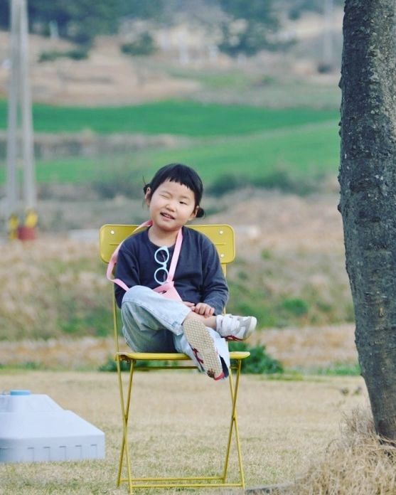 #첫줄
선생님이 찍어준 딸랑들😍 망아지마냥 뛰어다녔는데도 너무너무 잘 찍어주셨당👍🏻
#선생님너무이쁘게찍어주셔서감사합니당😆 #나의망아지두마리 #사진빨좀받아버렸다 #역시선생님은금손
.
.
#깡자매 #생후2032일 #생후703일 #어제보다오늘더사랑해 #대칠씨💕