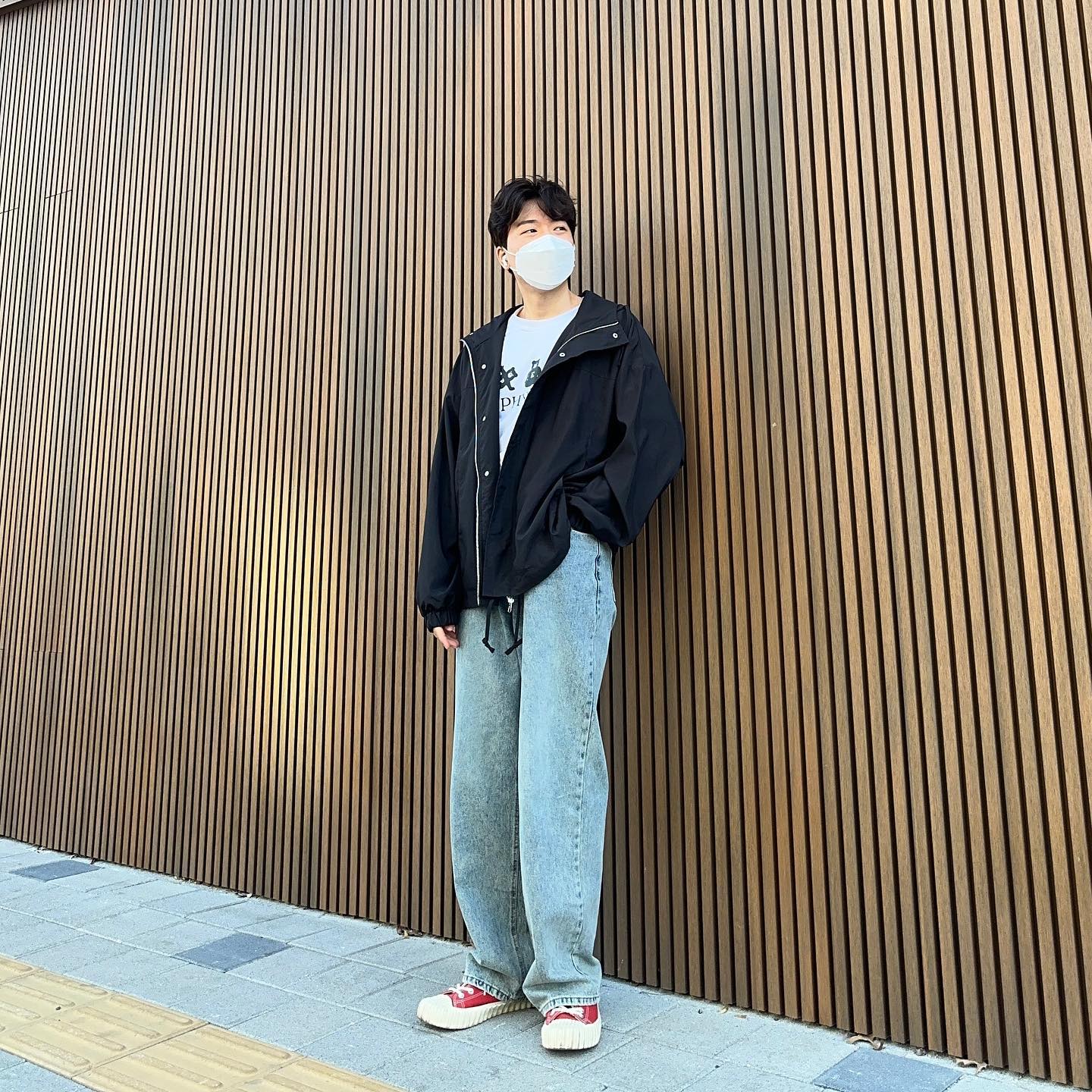 오늘은 좀 후리하게 바람막이 걸쳐봤어요 ㅎㅎ 날씨가 많이 풀려서 놀러가기 너무 좋은거같아요
.
.
.
.
.
.

Top : phyps_department 
Outer : toffee_kr 
Pants : tx_office 
Shoes : shoopen_official