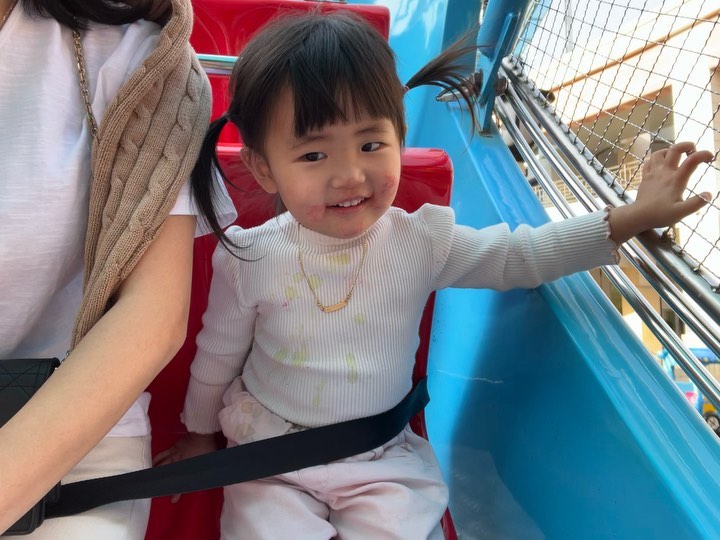 하은이 첫 바이킹
생각보다 너무 잘탐 🫣
옷이 말해주는 오늘 하루 요약.
좋아하지도 않는 엔젤을 두번이나 갔다...
#11시부터나옴 #아직집에안감
#이제집에가잔다 ㅋㅋㅋㅋㅋㅋㅋㅋㅋㅋㅋㅋㅋㅋㅋㅋㅋㅋ
#공원찍고아울렛까지 
#쇼핑도하고 
#밥도먹고 #엄마랑딸