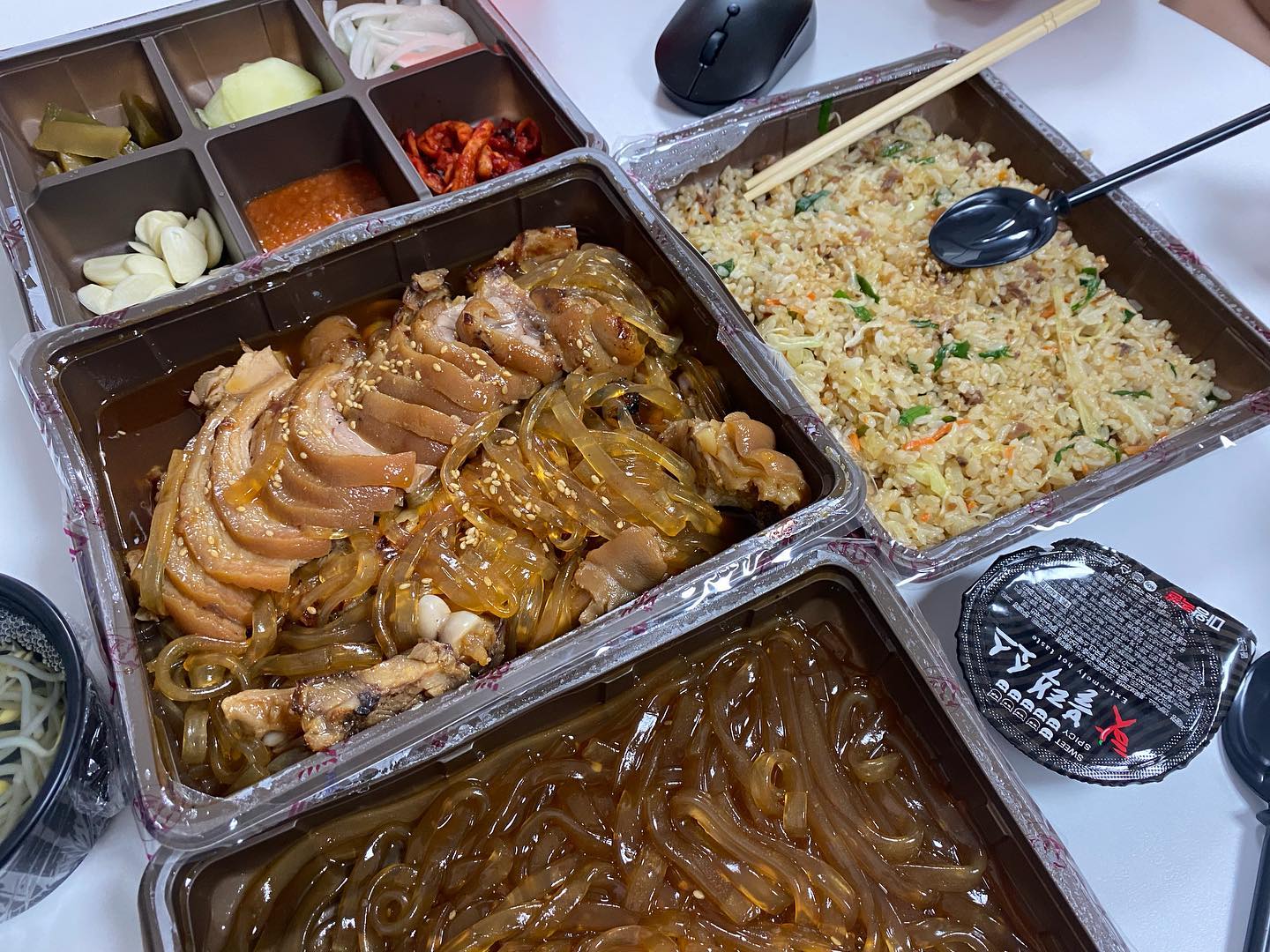 🍖 마왕족발

드디어 먹어본 유명한 마왕족발! 쫄깃한 당면에 소스가 깊게 베어 있어서 정말 맛있어요! 여기에 야들야들하고 부드러운 족발 한 점 먹으면 말해뭐해 ❤️❤️ 생각만해도 벌써 입에 침 고이는 마왕족발 추천 ❤️❤️

#족발 #마왕족발 #족발볶음밥 #마왕족발신길대방점
