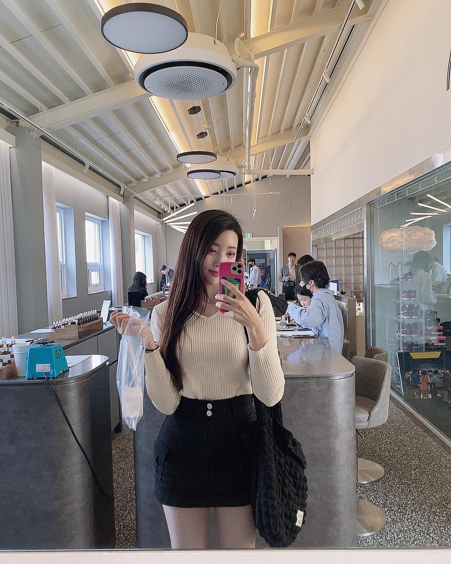 ⠀
⠀
⠀
일주일에 한번쯤은 운동 쉬어두 되잖아...?👀
⠀
백만년만에 성수에서 서울나들이🧡✨
⠀
바프 D-58