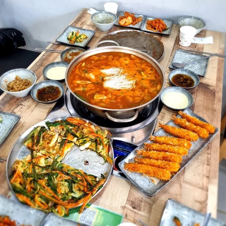 .
지난 주말 나들이 맛집
리얼 배터질 뻔

#배터지는집동막손칼국수명가 #강화배터지는집 #동막배터지는집 #강화도칼국수맛집 #강화도칼국수 #강화도맛집 #강화맛집 #배터지는집 #삼색칼국수 #방송맛집