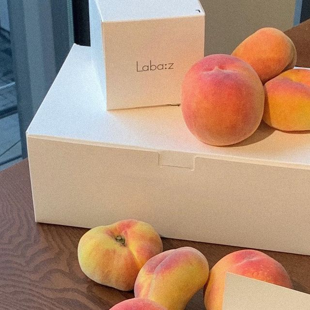 태비 on Instagram: "1년 기다린 라바즈 뻬슈로제🍑💕 장미에 맛이 있다면 이런 맛이 아닐지...🥺 예쁜 맛이라고 표현하고 싶음. 복숭아랑 장미 크림 조합이 너무 완벽해ㅠㅠ"