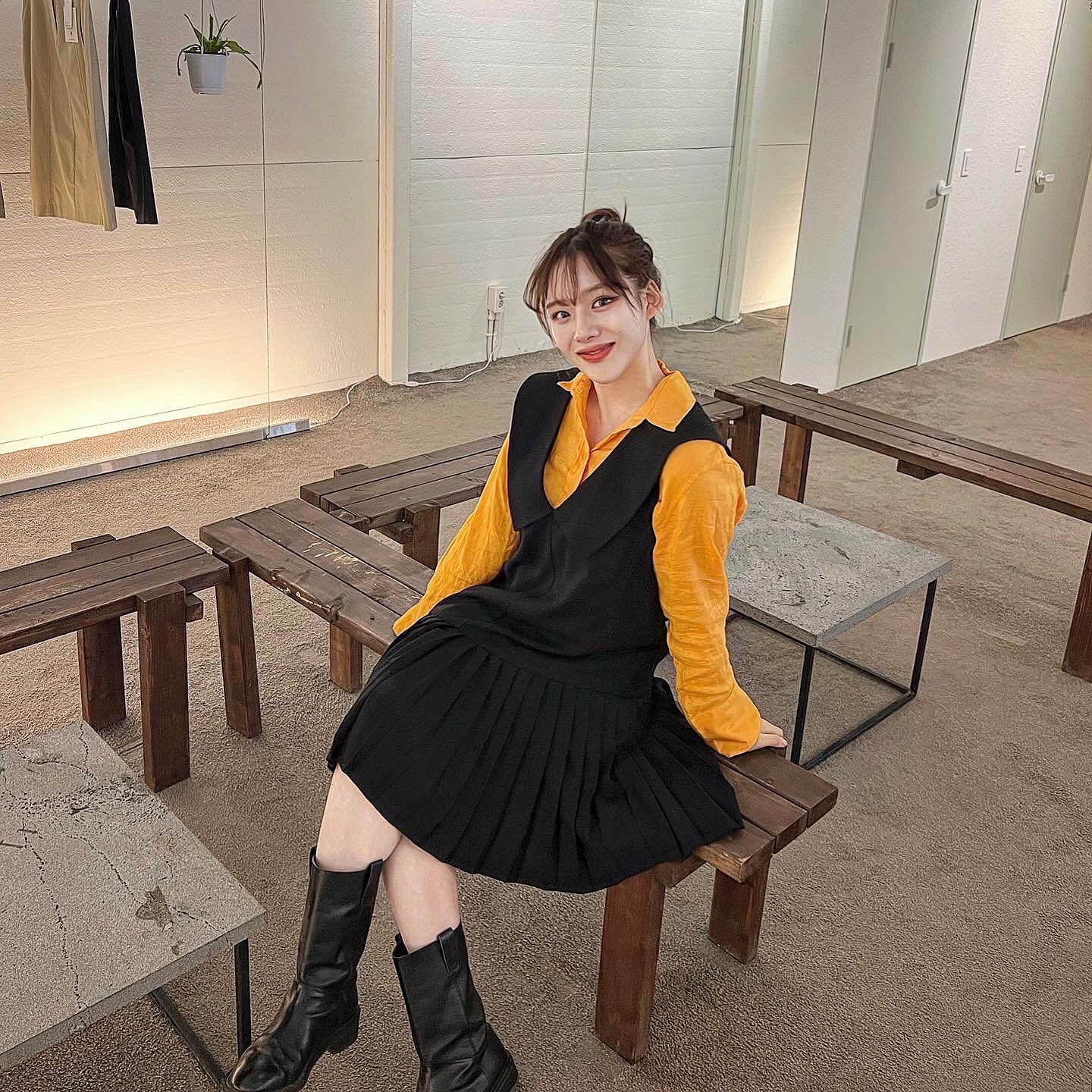 #협찬 vanake_official

“나 오늘 좀 이십대초반같아?” 했다가 칼같이 “초반은 아니고 중반..” 소리 들은 날.. 🤭

#반에이크 #원피스 #봄코디 #봄원피스 #원피스코디