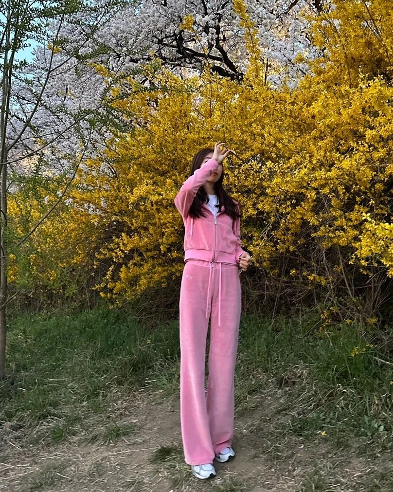 뒤늦은 벚꽃룩!! 🌸

며칠 전에 찍은 사진이라 지금은 다 떨어졌더라고요😥 분홍색 옷이 많이 없어서 대충~ 입어봤어요!

#벚꽃 #벚꽃룩