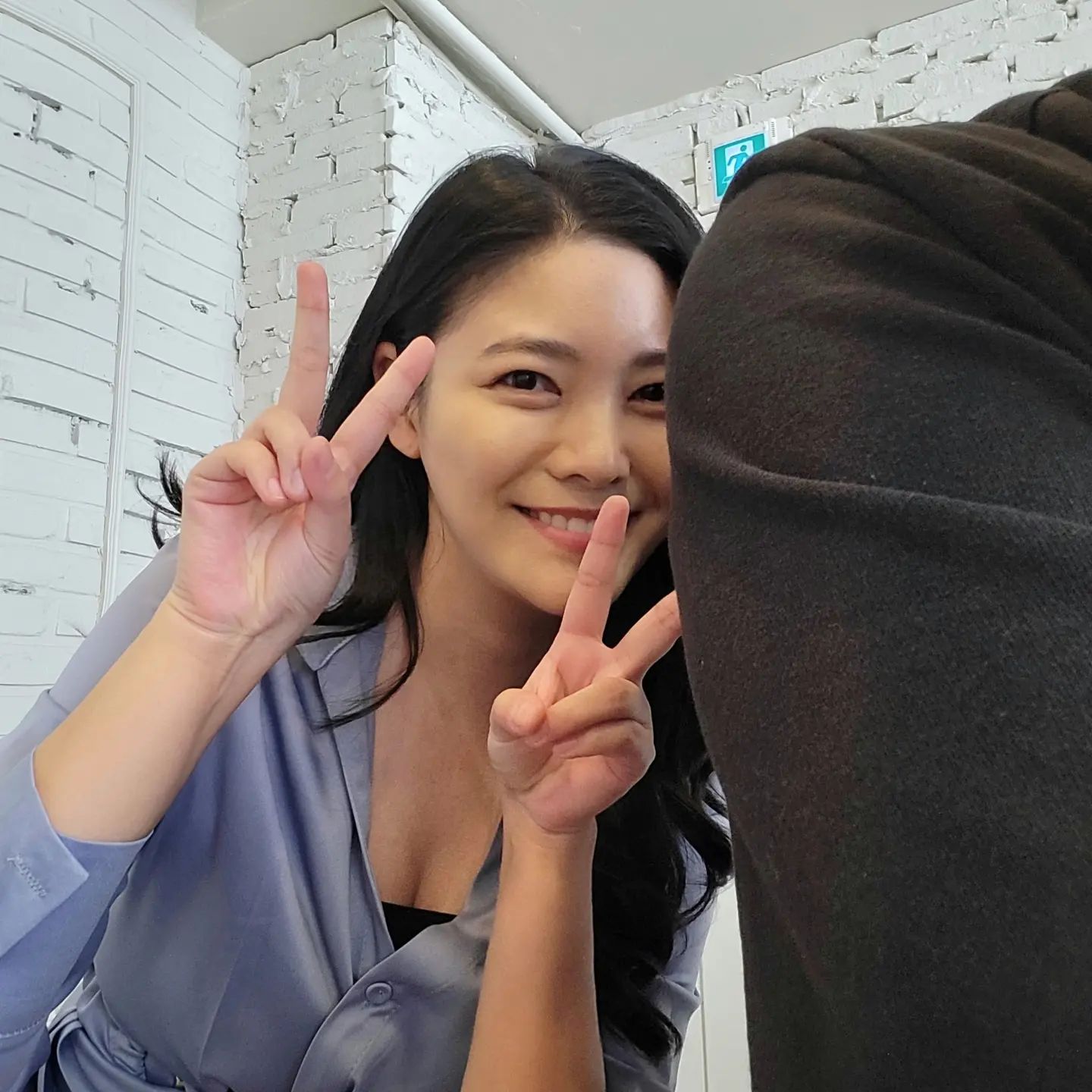 지난주말 수원에 볼일이 있어서 간김에 남편이 사진 예쁘게 찍어준다고해서 기대했는데 전혀 예쁘지 않게 찍어준거예요ㅋㅋㅋ 게다가 전신샷은 벚꽃없는 쪽으로 심지어 위에서 찍어서 비율까지 똥으로...
그래도 이제 줌마 5년차라서그런지 별로 화도 안납니다ㅋㅋㅋㅋ

✔️광교 카페거리
맛집추천 : #카이센키친
(후토마끼랑 카이센동👍)
카페추천 : #2piece
(수플레팬케익👏 커피는 그냥그래욤)

#내조카 #돌잔치 #끝나자마자 #구두부터 #갈아신음 #예쁜게중요한가 #편한게중요하지