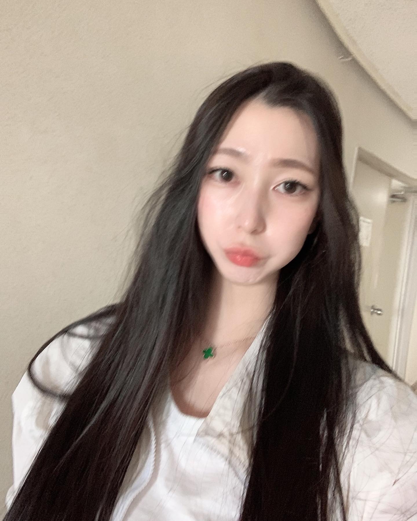 얼마만이○ㅑ 𐌅 𐌅 
사진은 흔들려○ㅑ 예뻐보임 
#셀카 #봄 #꽃 #퇴근길 #일상 #피곤해 #일산 #카페투어 #친구 #소통 #손떨림 #덥다 #배고파 #4월